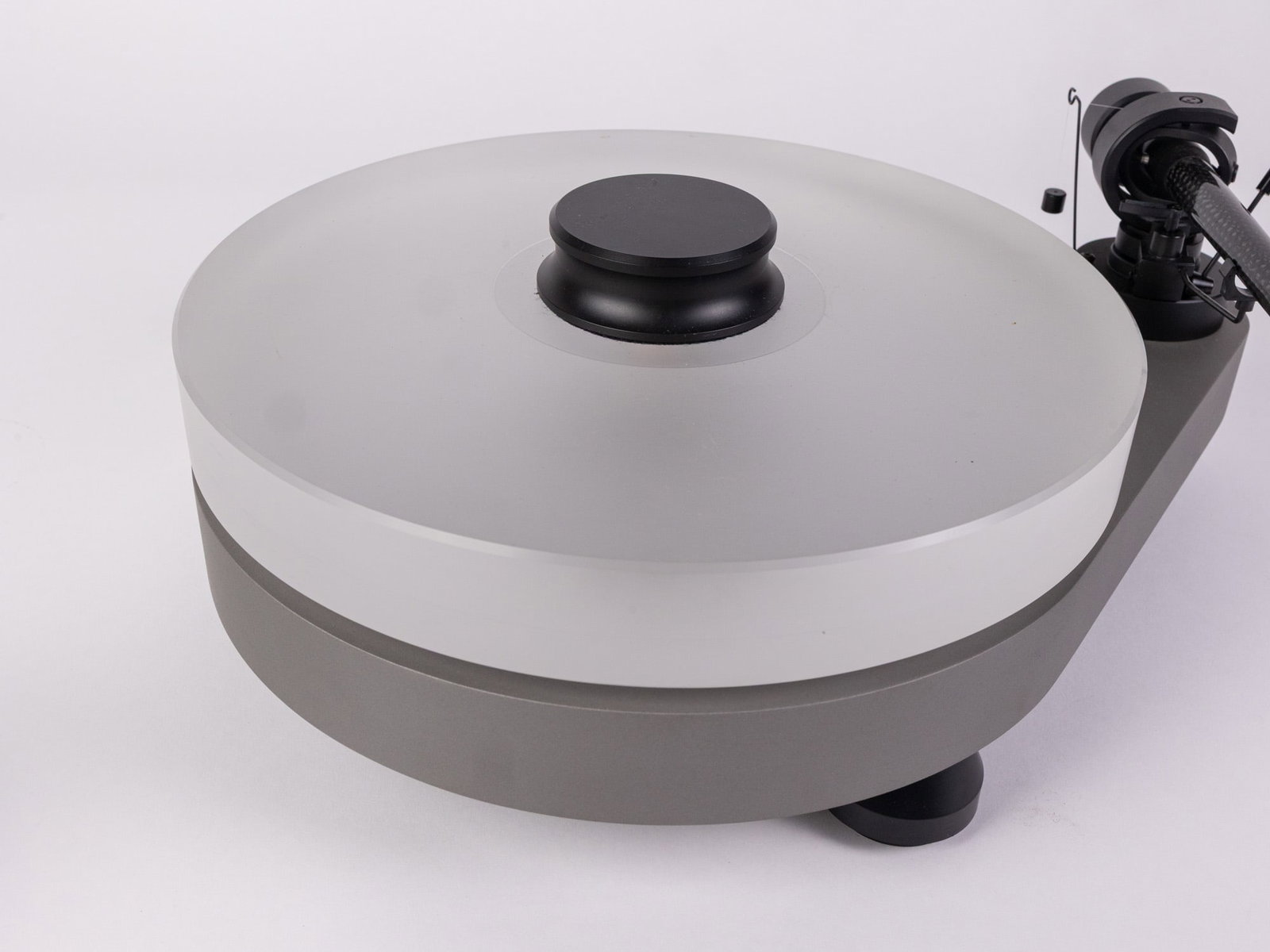 Pro-Ject RM9.1 Belt-Drive Turntable with Clearaudio Cartridge - 4