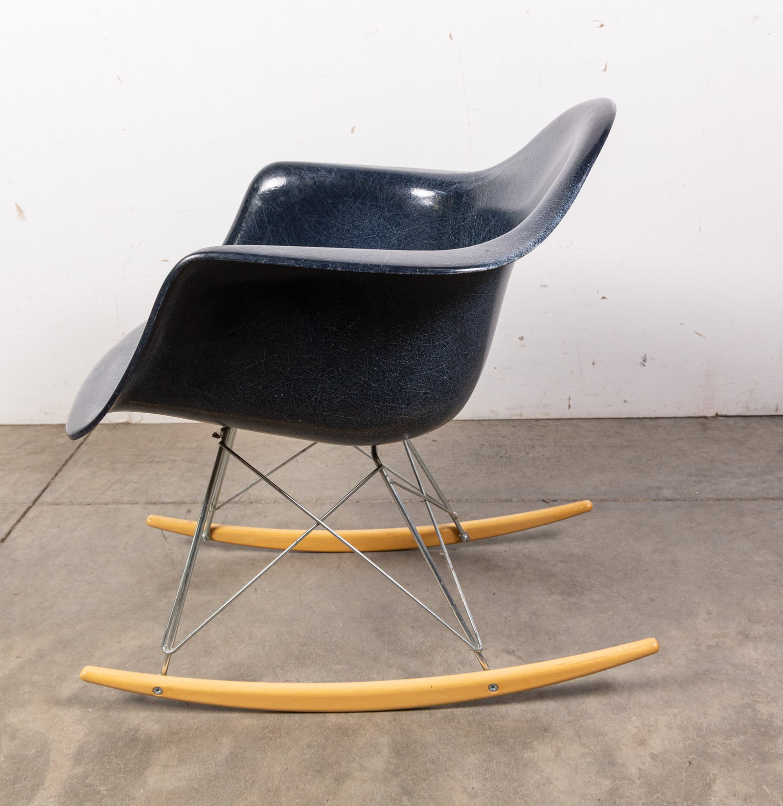 Modernica After Eames Navy Shell Rocker - 4