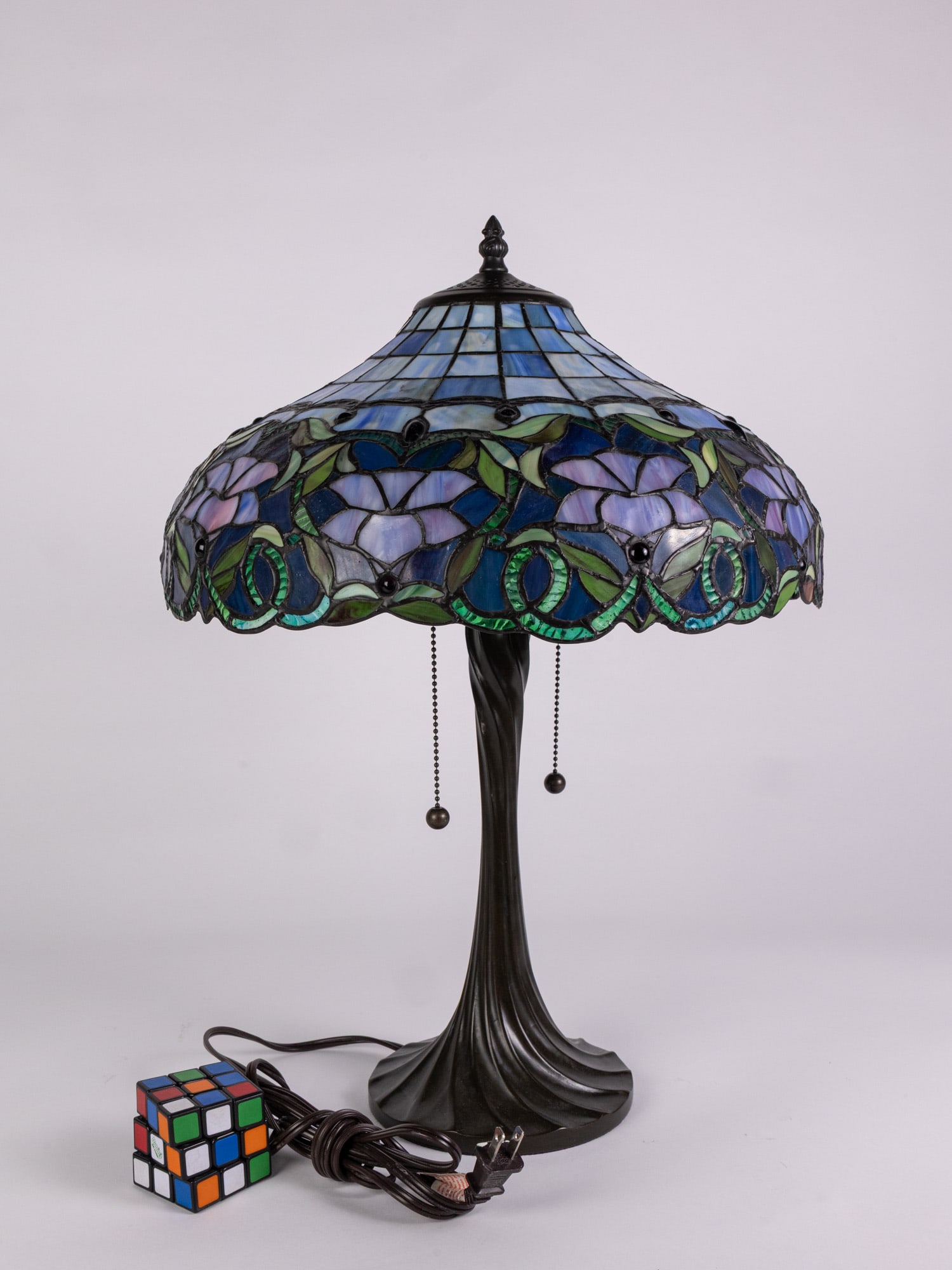 Tiffany Style Floral Motif Stained Glass Table Lamp - 2
