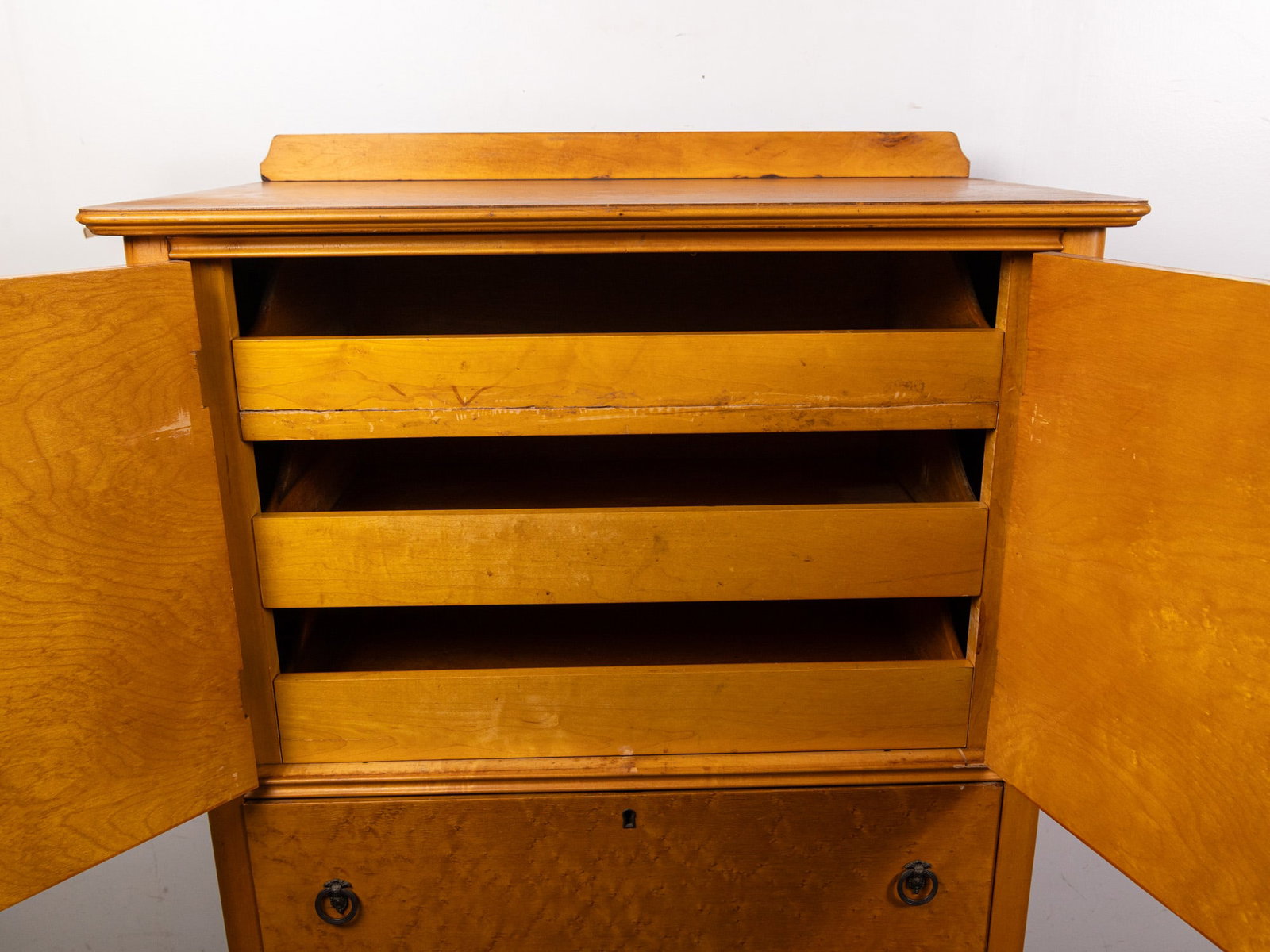 Vintage Early 20th Century Birdseye Maple Chest - 5