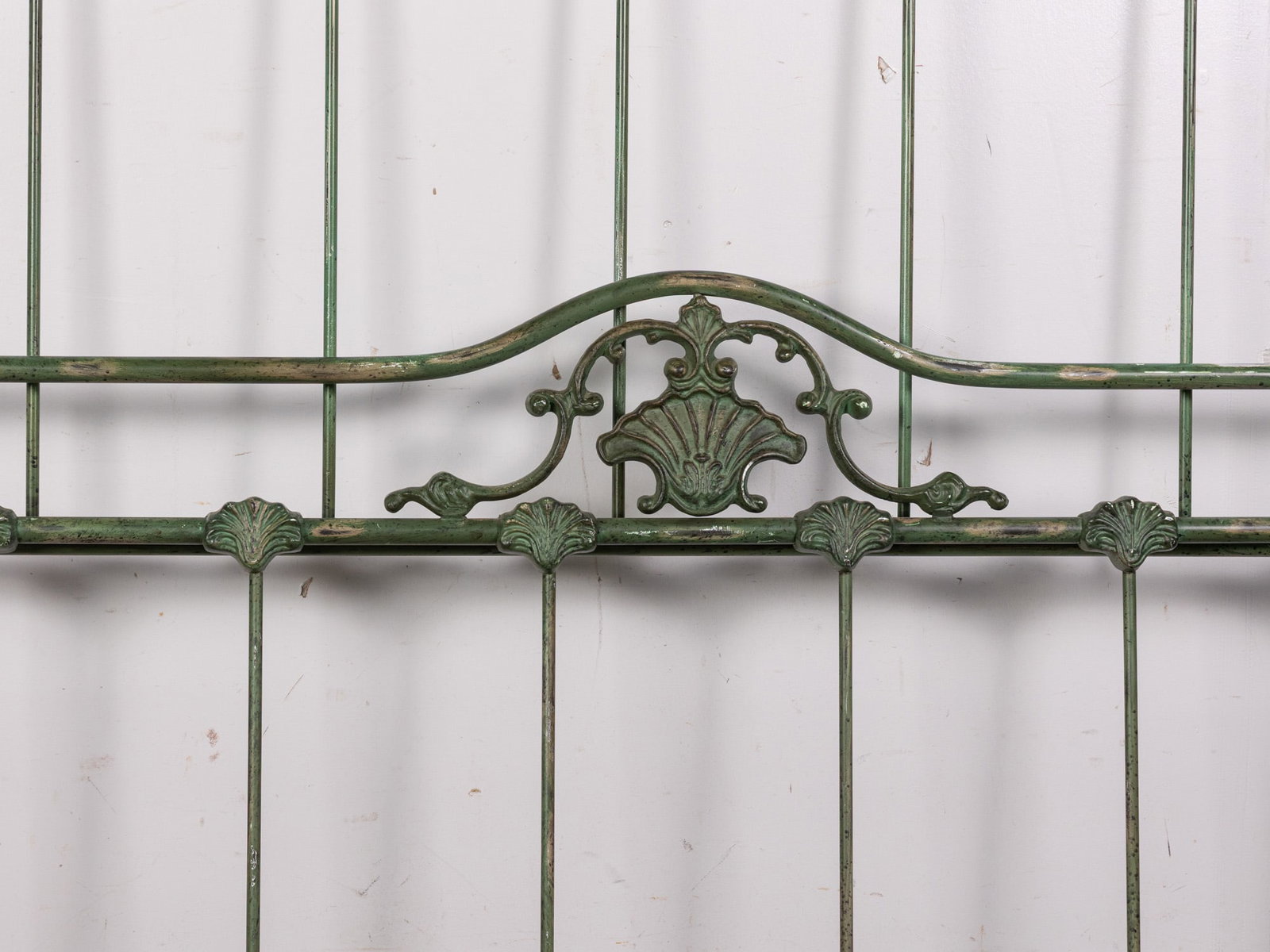 Vintage Green Wrought Iron Bed Frame with Ornate Shell Motifs - 2