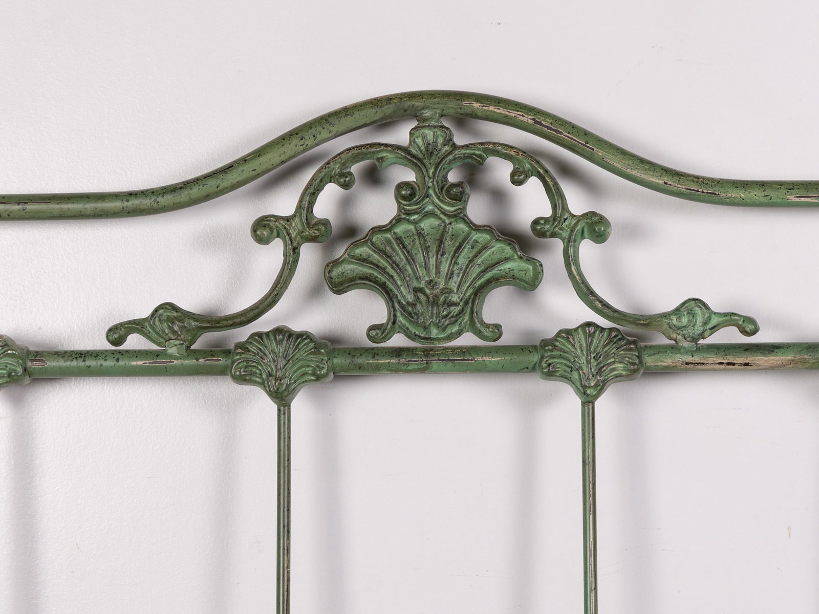 Vintage Green Wrought Iron Bed Frame with Ornate Shell Motifs - 3