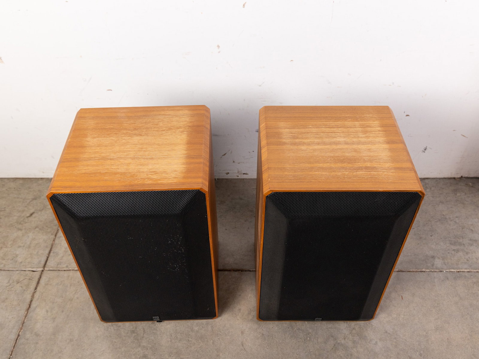 Pair of ADS L570/2 Speakers - 2