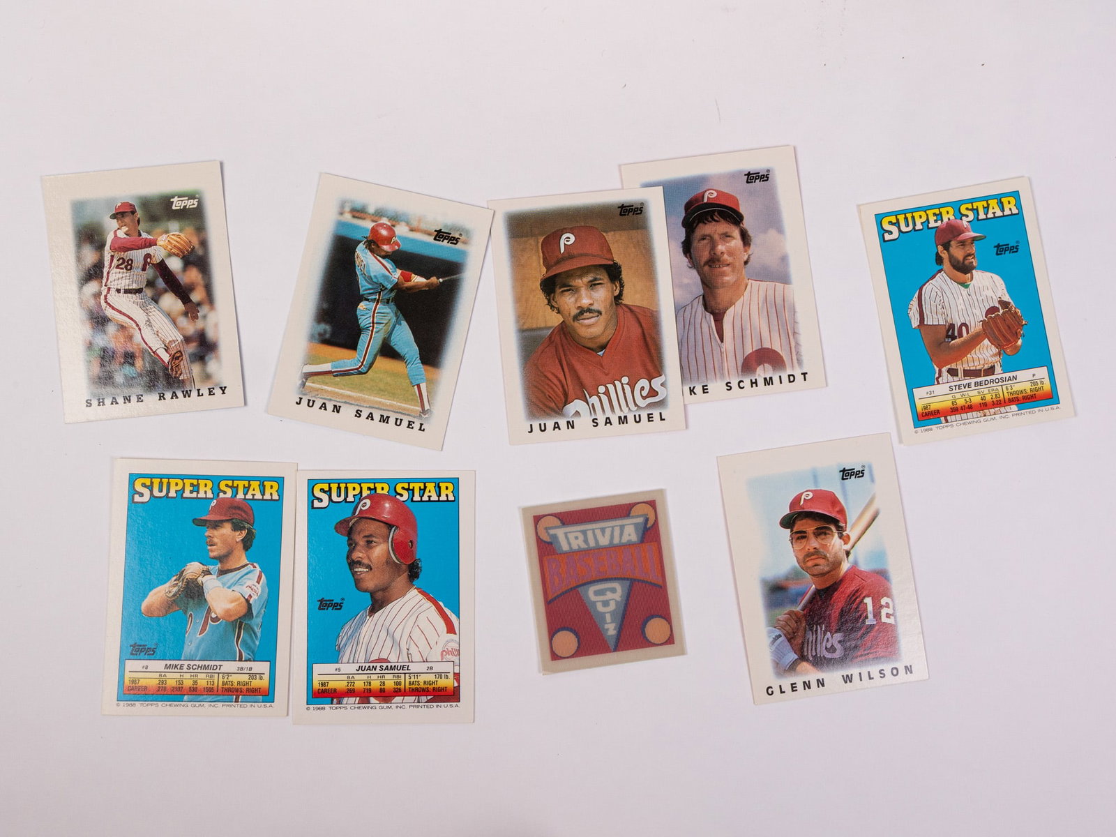 Assortment of Vintage - Modern Baseball Cards - 2