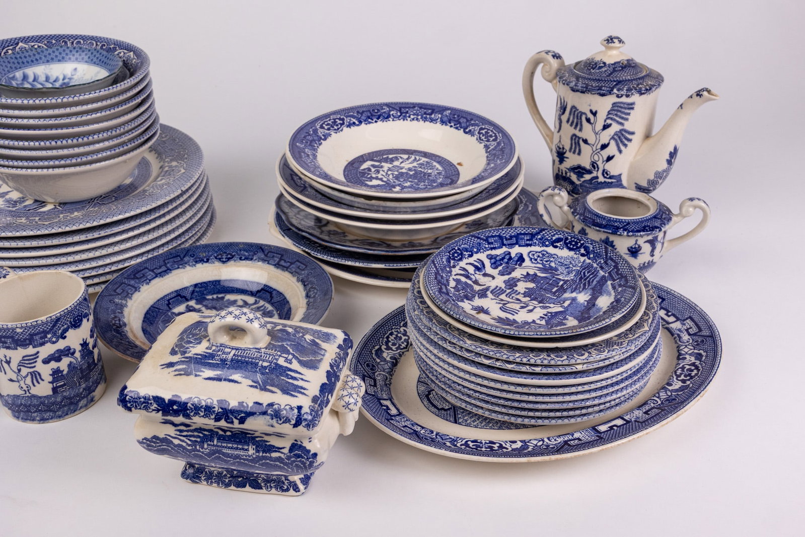 Large Lot of Vintage and Antique Blue and White China - 4