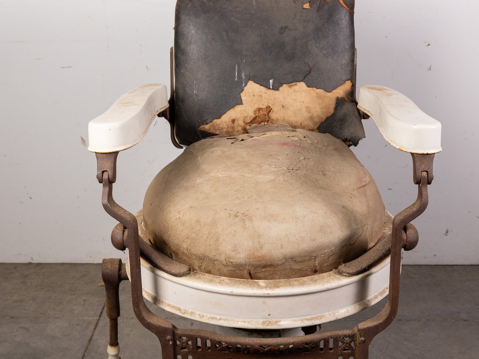 Antique Theo A. Kochs Barber Chair - 2