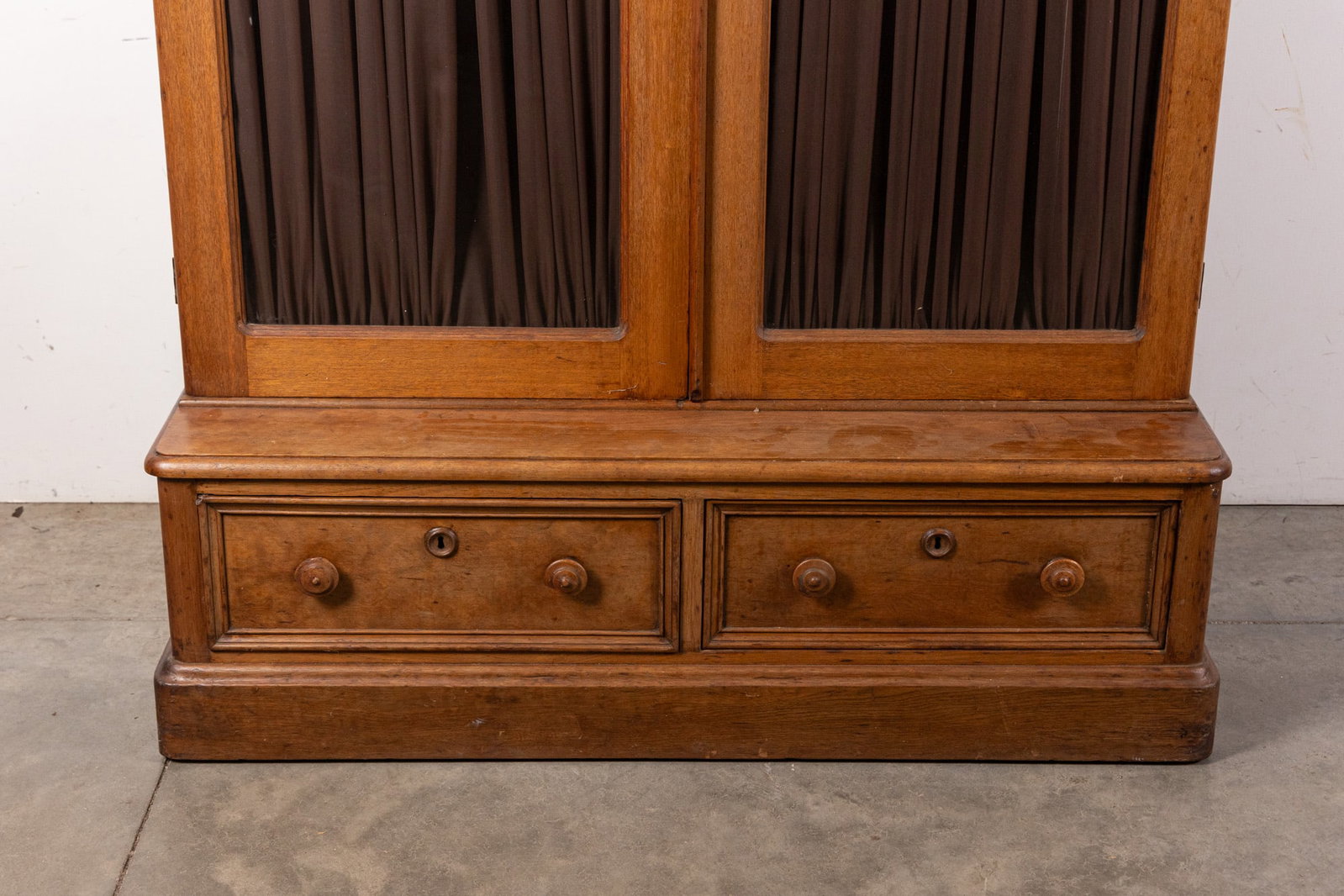 19th c. Antique Arched Glass Door Bookcase - 4
