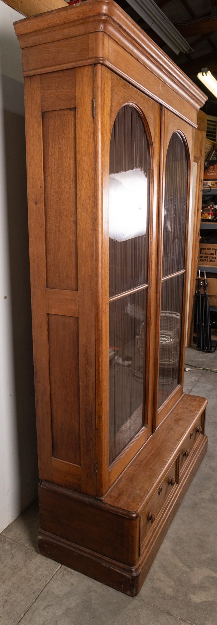 19th c. Antique Arched Glass Door Bookcase - 5