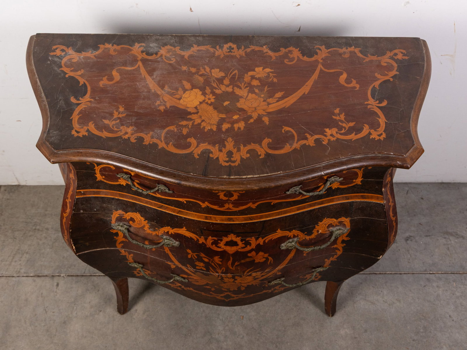 Vintage Louis XV Style Bombe Commode with Intricate Floral Marquetry - 2