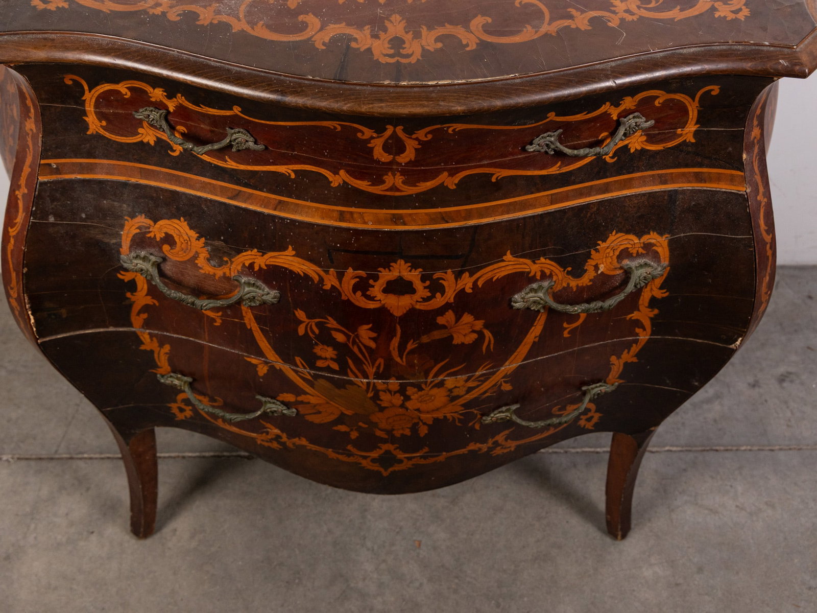 Vintage Louis XV Style Bombe Commode with Intricate Floral Marquetry - 3