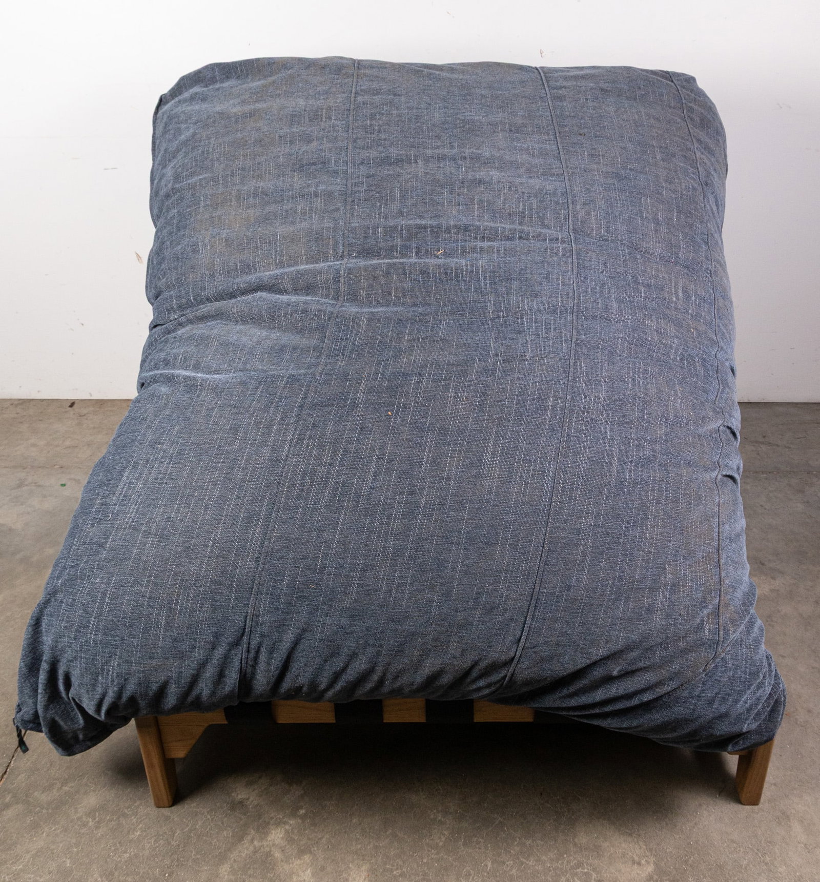 Lovesac PillowSac Accent Chair: Lovesac PillowSac Accent Chair Size 41" x 53" x 42" Literature Brooks Auction – Online Auction Terms & Conditions Contact: (856) 694-2960 | info@brooks.auction READ BEFORE YOU BID: We want you