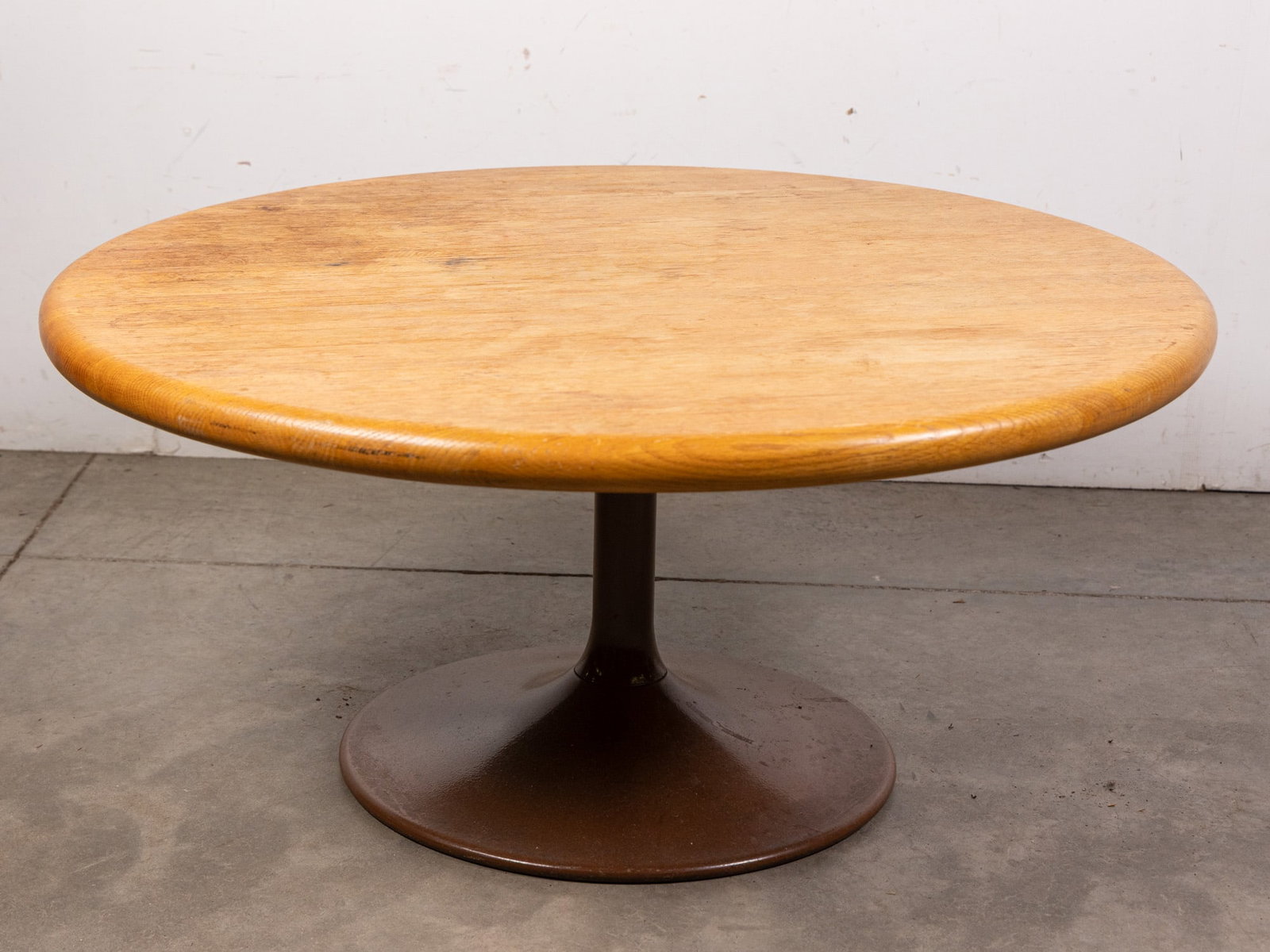 Vintage Saarinen Style Mid Century Modern Oak and Metal Tulip Table: Vintage Saarinen Style Mid Century Modern Oak and Metal Tulip Table Size 16" x 36" Literature Brooks Auction – Online Auction Terms & Conditions Contact: (856) 694-2960 | info@brooks.auction