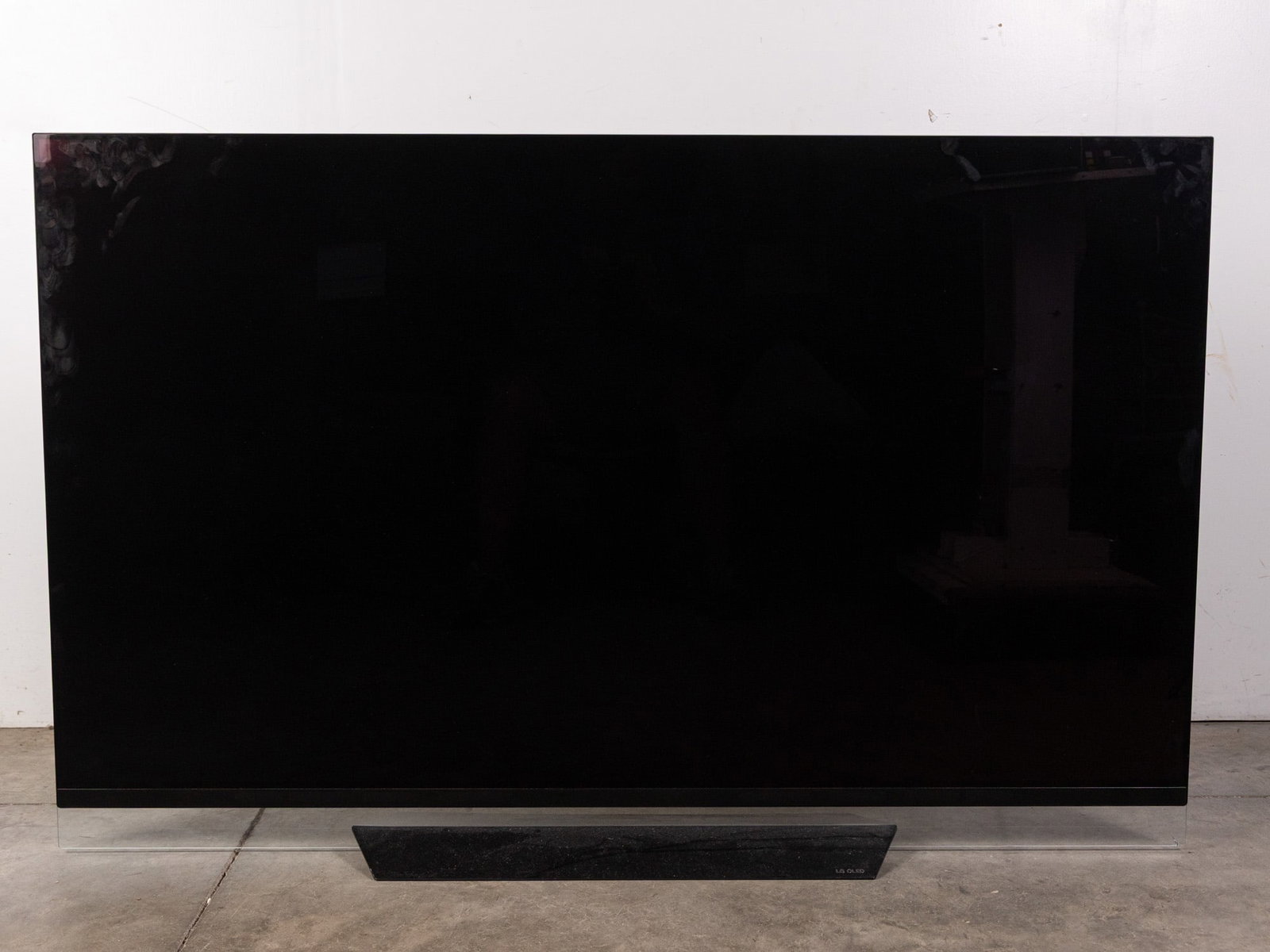 LE 65" 4K HDR Smart OLED Flat Screen Television: LE 65" 4K HDR Smart OLED Flat Screen Television: There is damage to the glass backing frame pictured, but no apparent damage to the display screen.` Size 36" x 57" Literature Brooks Auction –