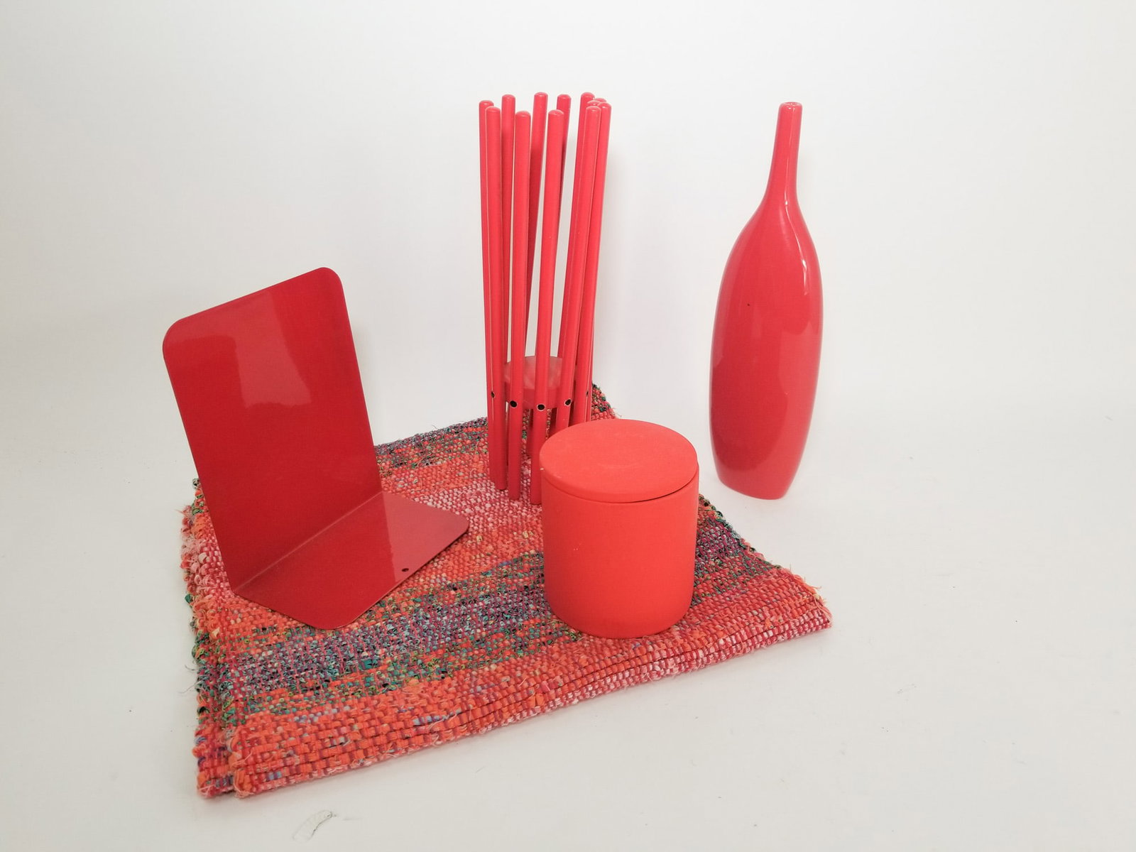 Lot of Assorted Modern Decor Featuring CB2: Lot of Assorted Modern Decor Featuring CB2 Size 7" x 12" x 12" Literature Brooks Auction – Online Auction Terms & Conditions Contact: (856) 694-2960 | info@brooks.auction READ BEFORE YOU BID