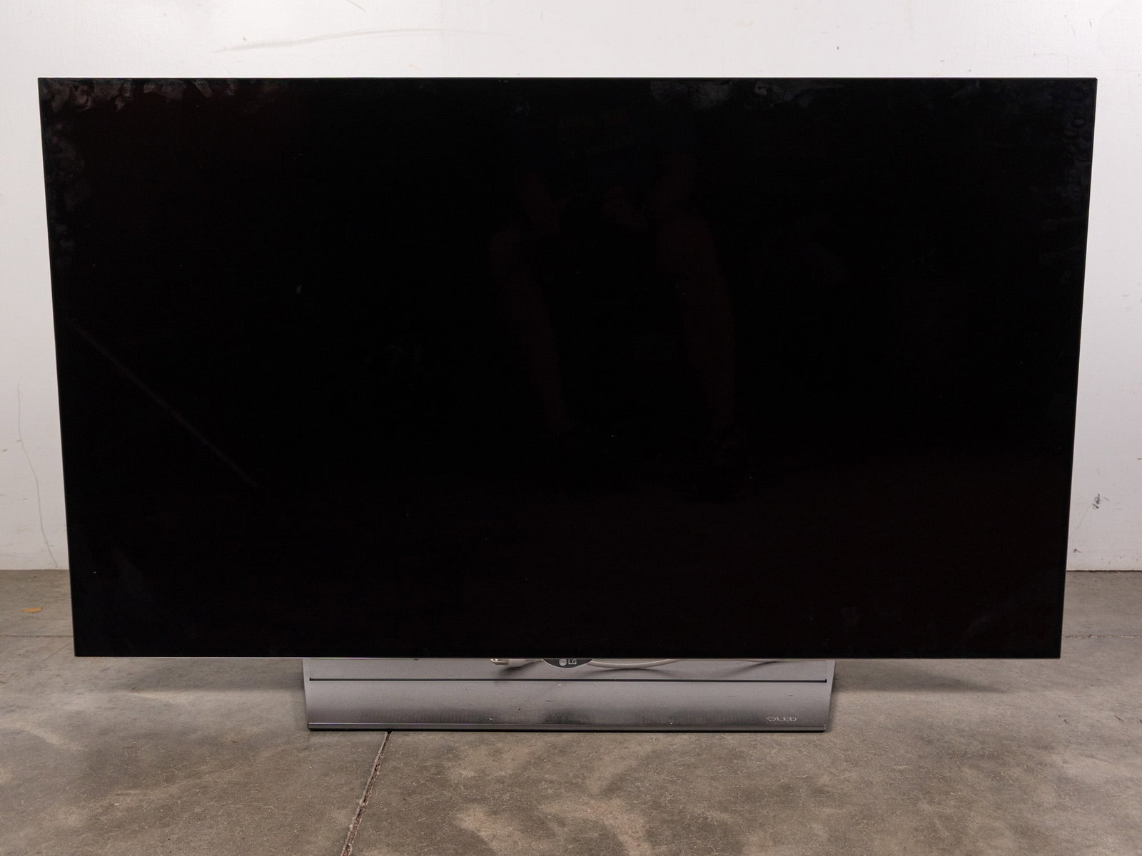 LG 55-inch Flat-screen 4K Ultra HD Smart OLED 3D TV: Model 55EF9500 Size 55" [Screen Size] Literature Brooks Auction – Online Auction Terms & Conditions Contact: (856) 694-2960 | info@brooks.auction READ BEFORE YOU BID: We want you to feel