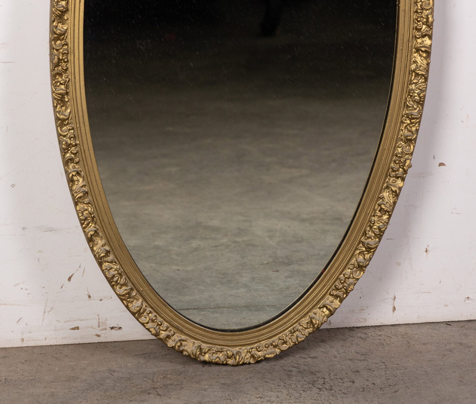 Ornate Gold Toned Wall Mounted Oval Mirror - 2
