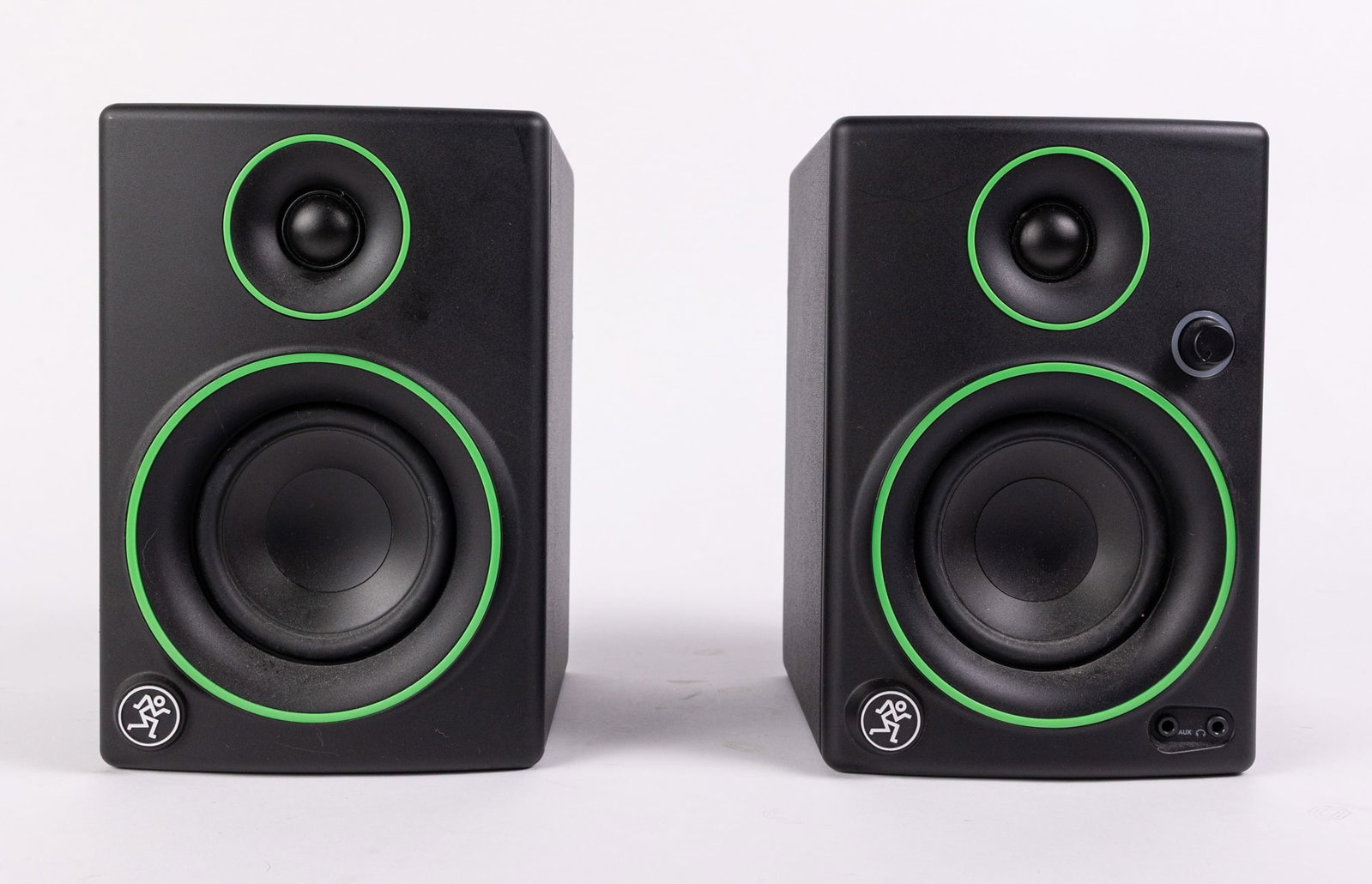 Pair of Mackie CR3 Creative Reference Multimedia Monitor Speakers: Pair of Mackie CR3 Creative Reference Multimedia Monitor Speakers Size 8" x 6" x 6" Literature Brooks Auction – Online Auction Terms & Conditions Contact: (856) 694-2960 | info@brooks.auction