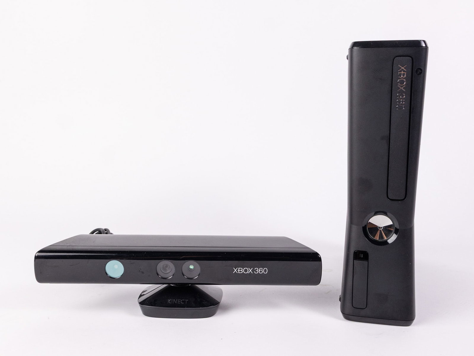 XBox 360 Console with Kinect Accessory: XBox 360 Console with Kinect Accessory Size 11" x 10" x 3" Literature Brooks Auction – Online Auction Terms & Conditions Contact: (856) 694-2960 | info@brooks.auction READ BEFORE YOU BID: We