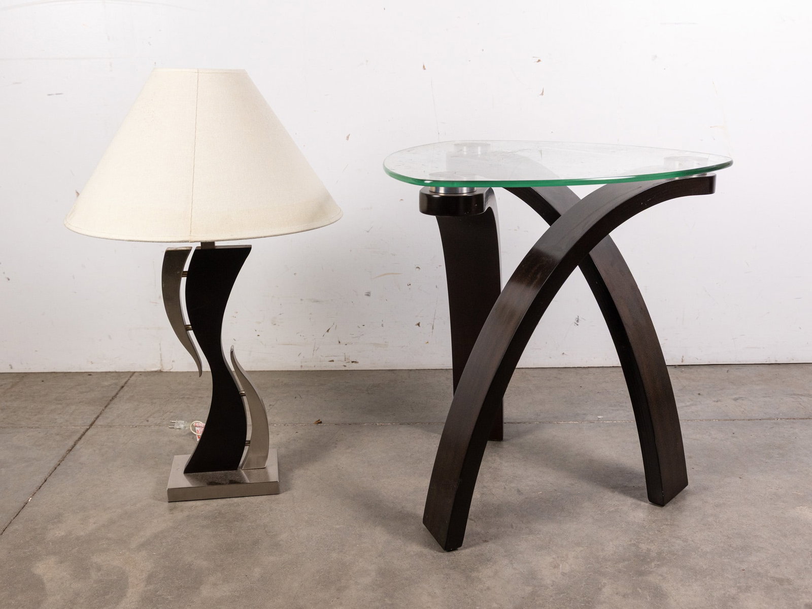 Post Modern Bentwood and Glass Table and Lamp: Post Modern Bentwood and Glass Table and Lamp Size 25" x 23" x 23" Literature Brooks Auction – Online Auction Terms & Conditions Contact: (856) 694-2960 | info@brooks.auction READ BEFORE YOU
