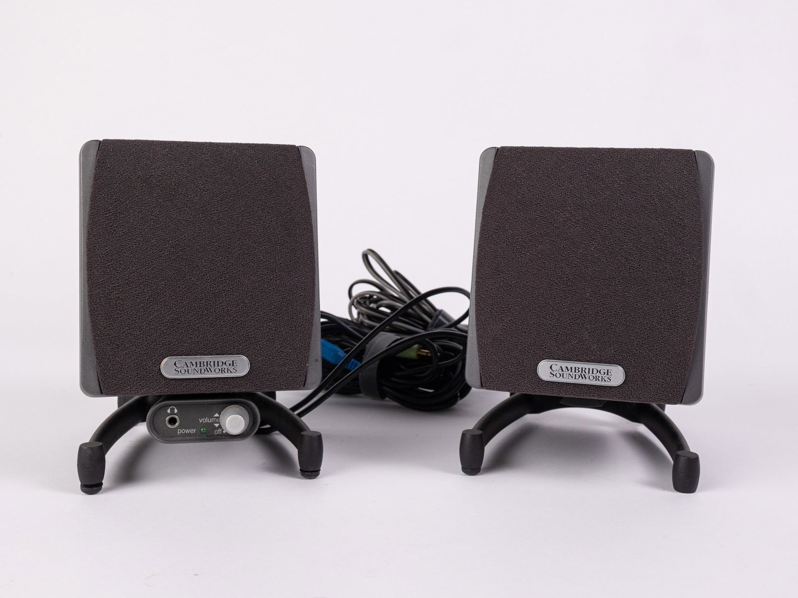 Pair of Cambridge Soundworks Computer Speakers: Pair of Cambridge Soundworks Computer Speakers Size 7" x 12" x 12" Literature Brooks Auction – Online Auction Terms & Conditions Contact: (856) 694-2960 | info@brooks.auction READ BEFORE YOU