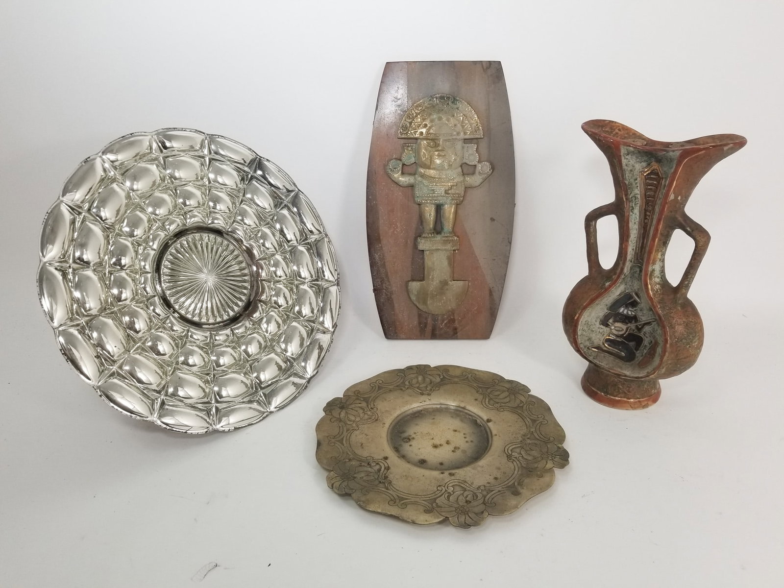 Decor Assortment Lot: Decor Assortment Lot Literature Brooks Auction – Online Auction Terms & Conditions Contact: (856) 694-2960 | info@brooks.auction READ BEFORE YOU BID: We want you to feel confident when bidding. 