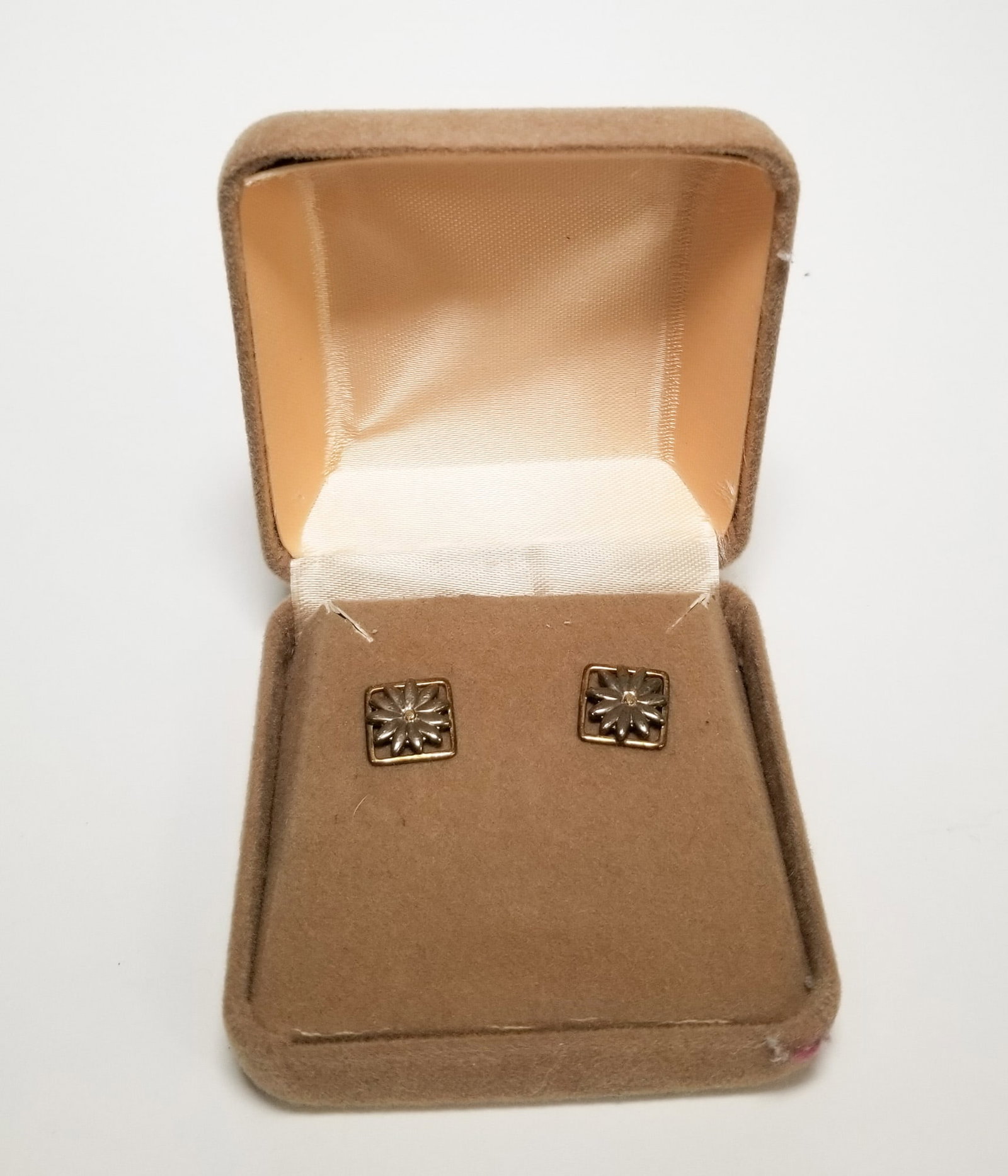 Tiffany and Co Two Toned Earrings: Tiffany and Co Two Toned Earrings Marked "T&Co." "14k" "925" Total weight 2.6g Literature Brooks Auction – Online Auction Terms & Conditions Contact: (856) 694-2960 | info@brooks.auction READ