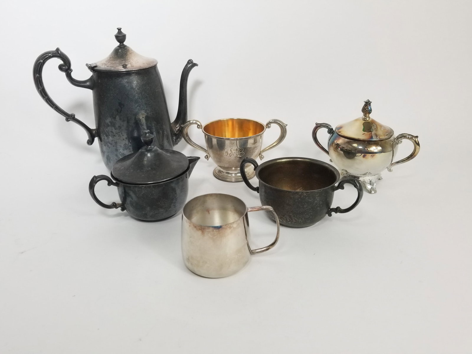 Silver Plate Coffee/Tea Service: Silver Plate Coffee/Tea Service (1) Teapot - (1) creamer - (2) Mugs - (3) Sugar Safe Total weight 1491.1g Literature Brooks Auction – Online Auction Terms & Conditions Contact: (856) 694-2960 |