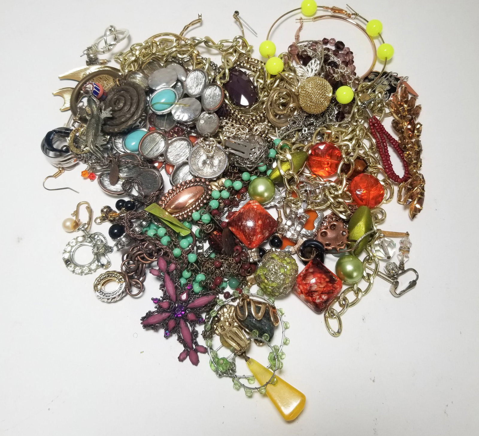 Costume and Fashion Jewelry: Costume and Fashion Jewelry Literature Brooks Auction – Online Auction Terms & Conditions Contact: (856) 694-2960 | info@brooks.auction READ BEFORE YOU BID: We want you to feel confident when