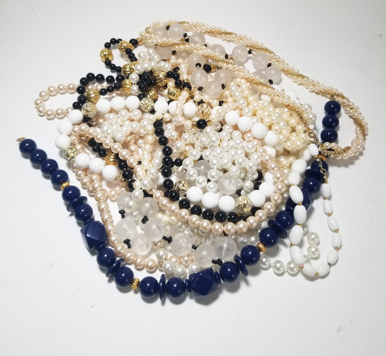 Costume and Fashion Pearls and Beads: Costume and Fashion Pearls and Beads Literature Brooks Auction – Online Auction Terms & Conditions Contact: (856) 694-2960 | info@brooks.auction READ BEFORE YOU BID: We want you to feel confiden