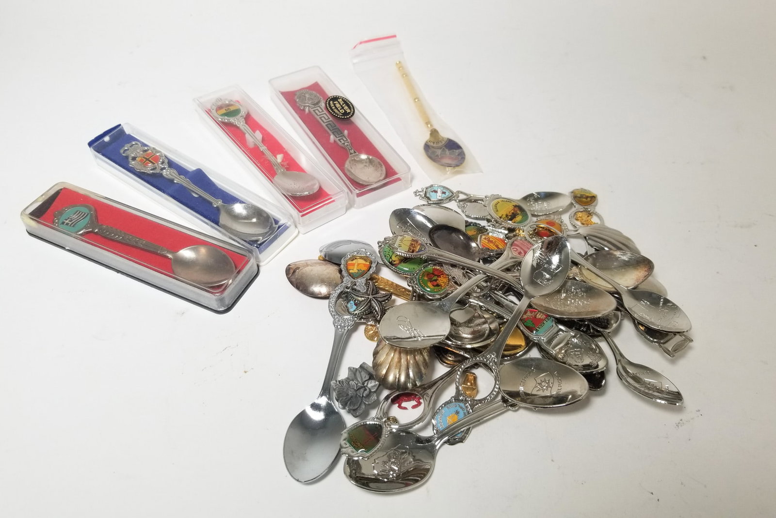 Collectable Spoons From Different Countries and States: Collectable Spoons From Different Countries and States Literature Brooks Auction – Online Auction Terms & Conditions Contact: (856) 694-2960 | info@brooks.auction READ BEFORE YOU BID: We want yo