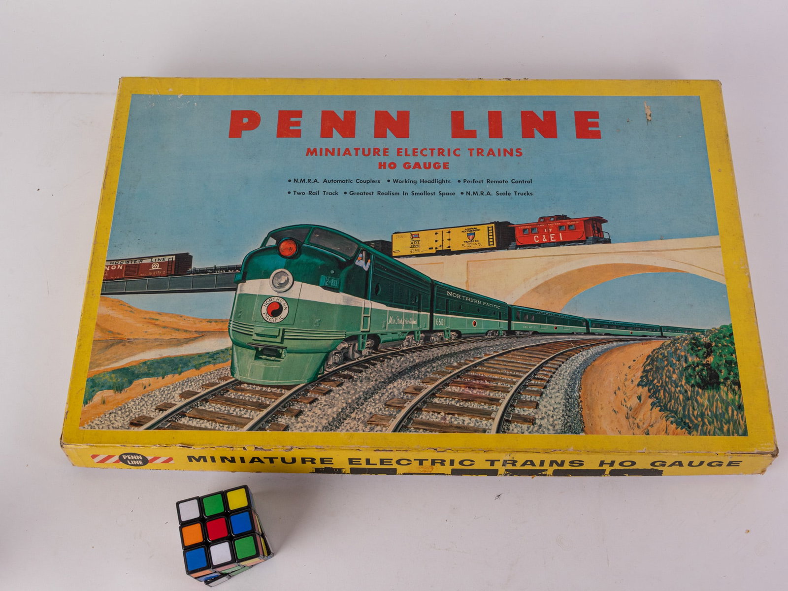 Penn Line 5702 HO Electric Train Set - 2