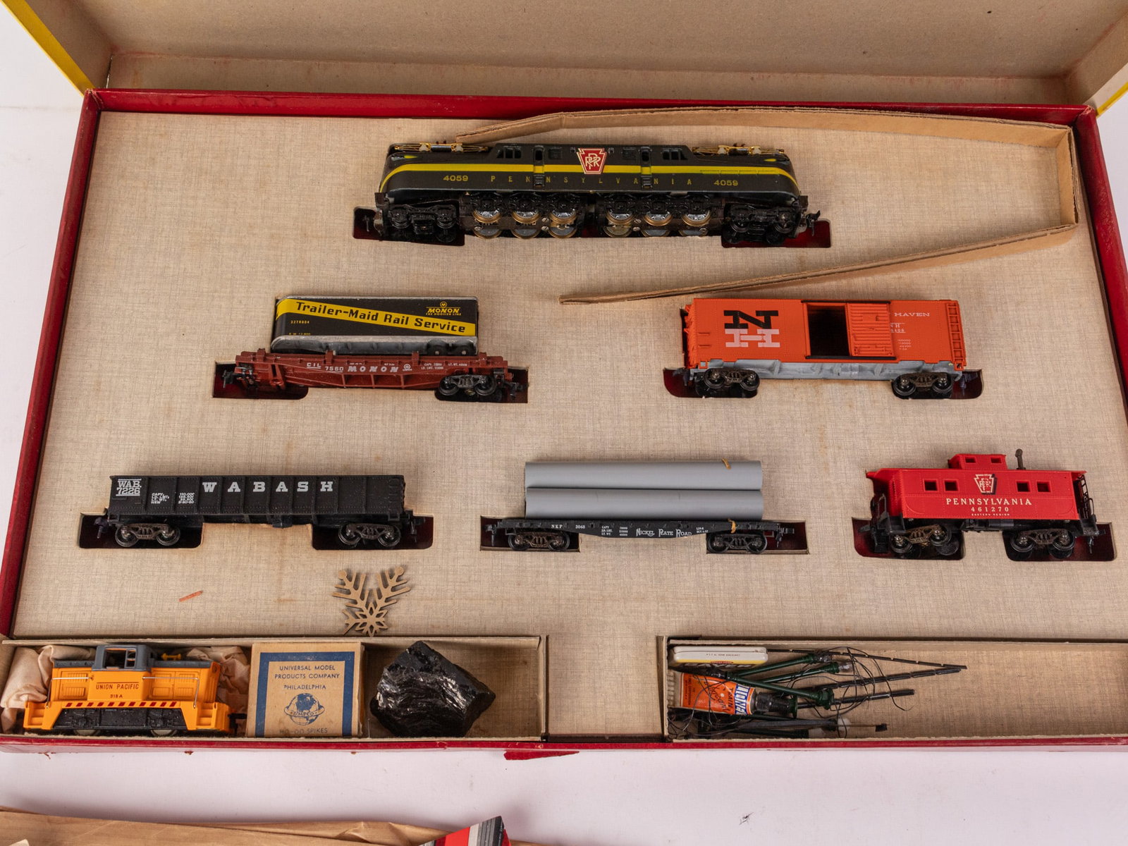 Penn Line 5702 HO Electric Train Set - 3