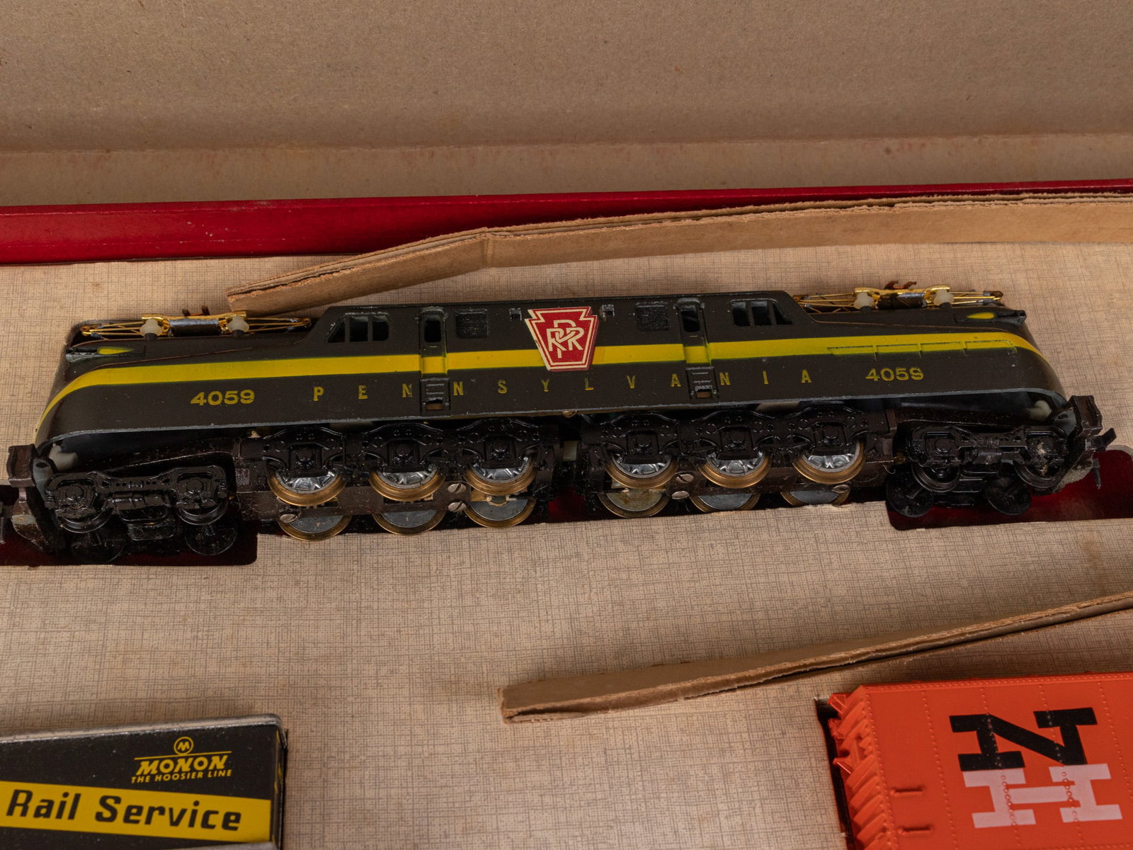 Penn Line 5702 HO Electric Train Set - 4