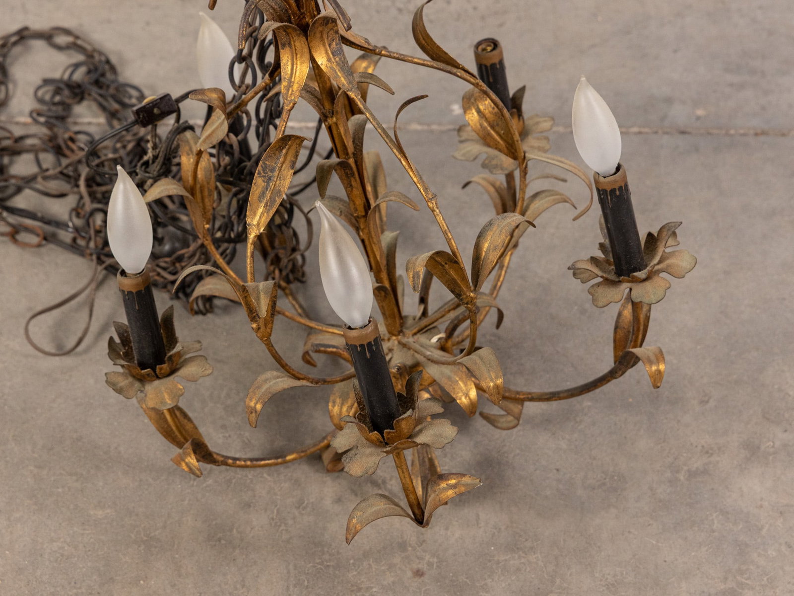 Vintage Italian Gilt Tole Chandelier with Leaf and Foliate Motifs - 2