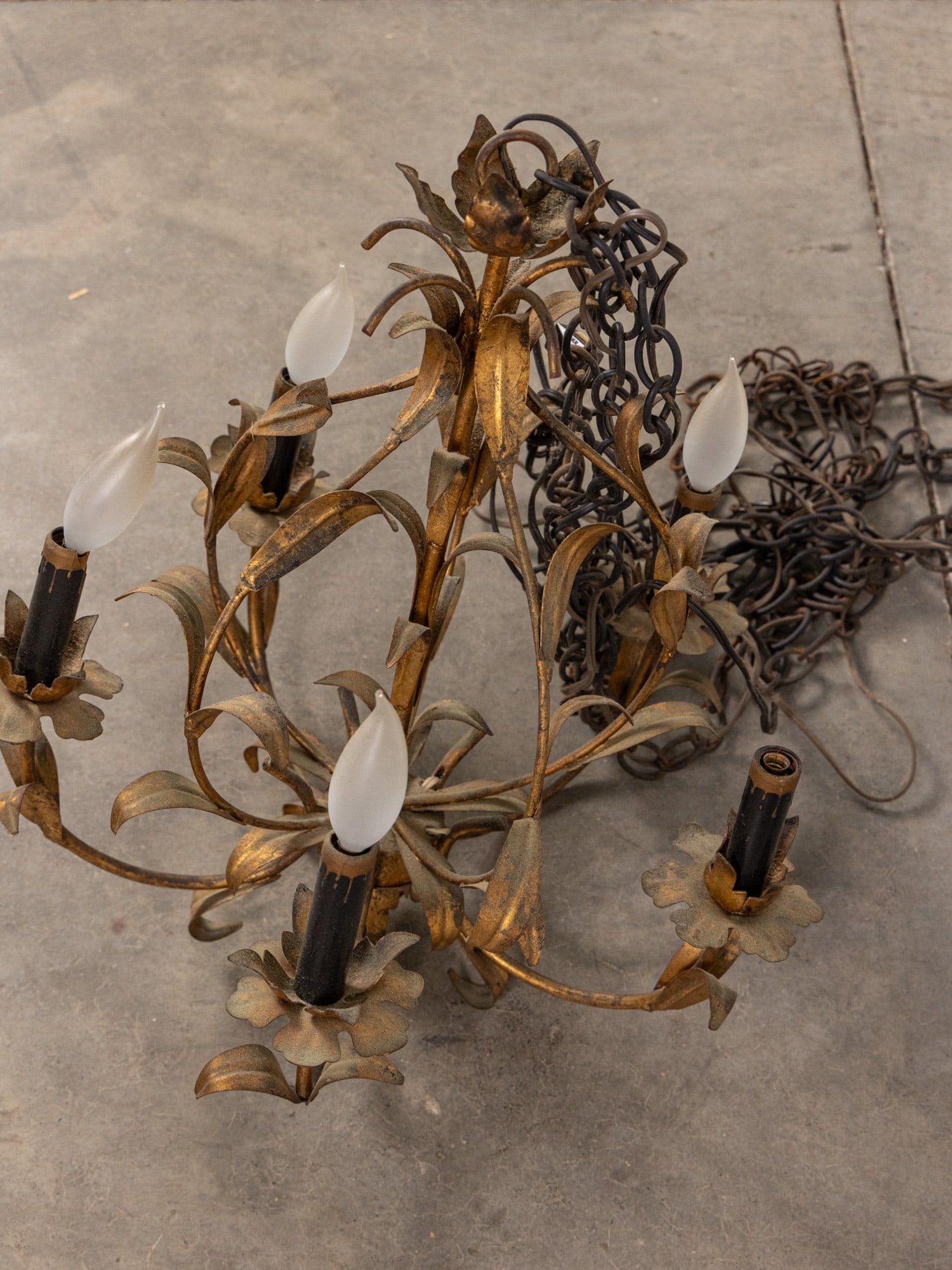 Vintage Italian Gilt Tole Chandelier with Leaf and Foliate Motifs - 4