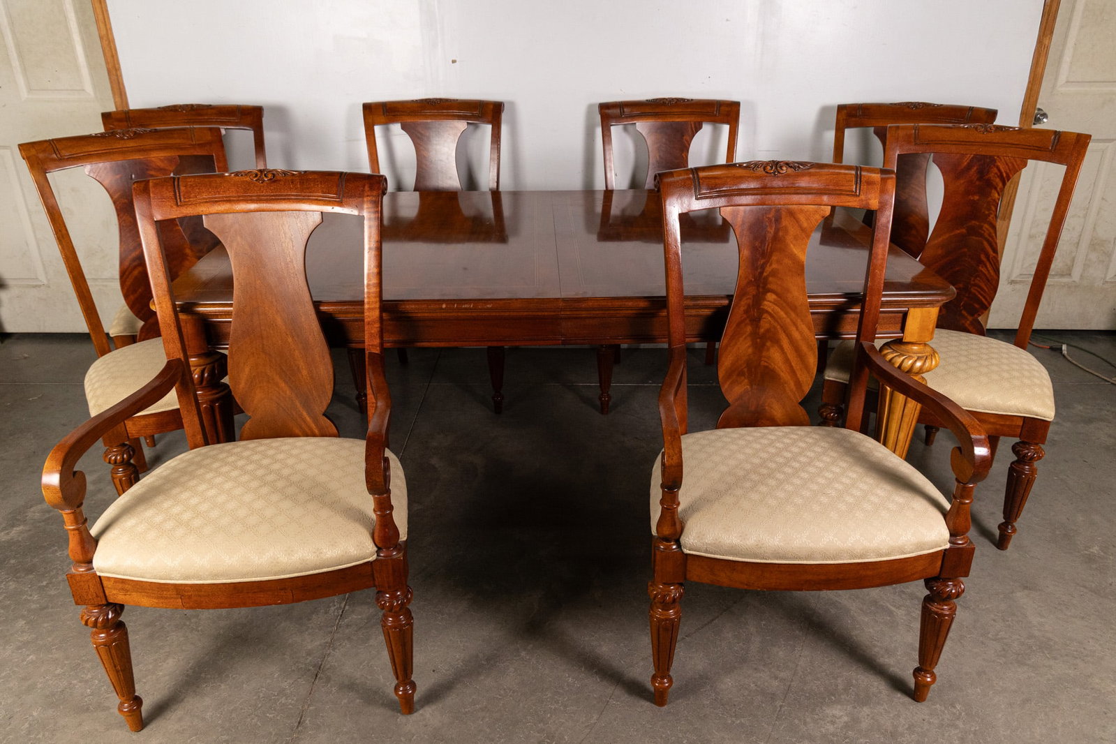 Stanley Victorian Traditional Style Dining Set w/ Flame Mahogany Seating - 2