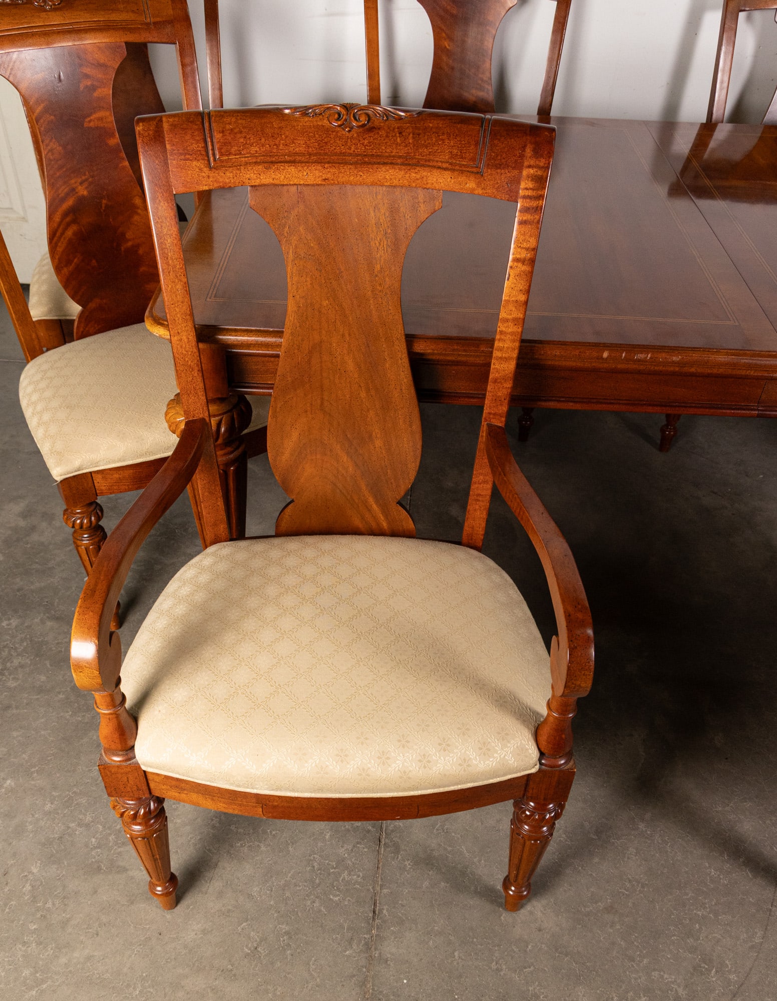 Stanley Victorian Traditional Style Dining Set w/ Flame Mahogany Seating - 3