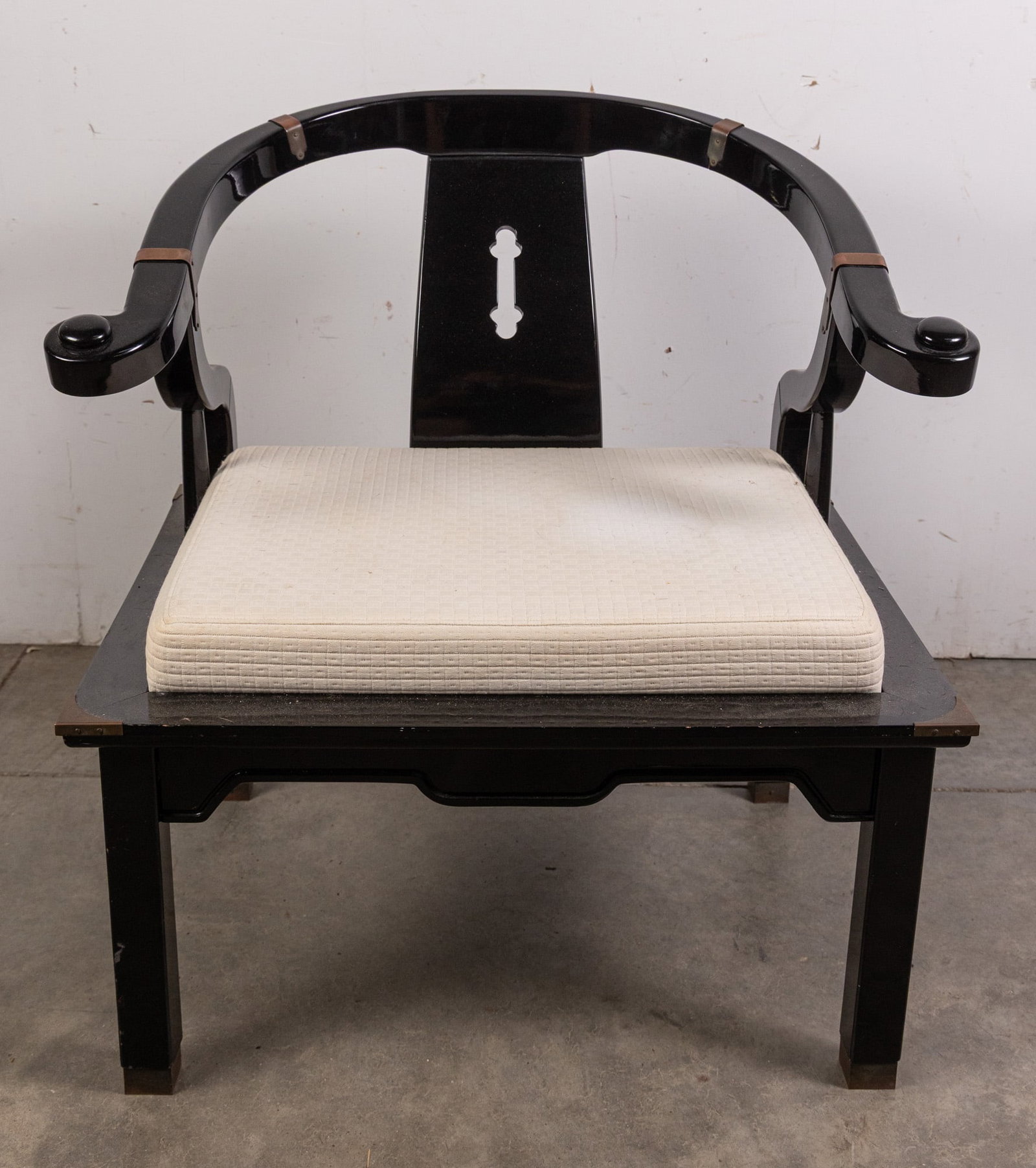 Vintage Black Lacquer Horseshoe Back Asian Style Chair: Vintage Black Lacquer Horseshoe Back Asian Style Chair Size 30" H Literature Brooks Auction – Online Auction Terms & Conditions Contact: (856) 694-2960 | info@brooks.auction READ BEFORE YOU
