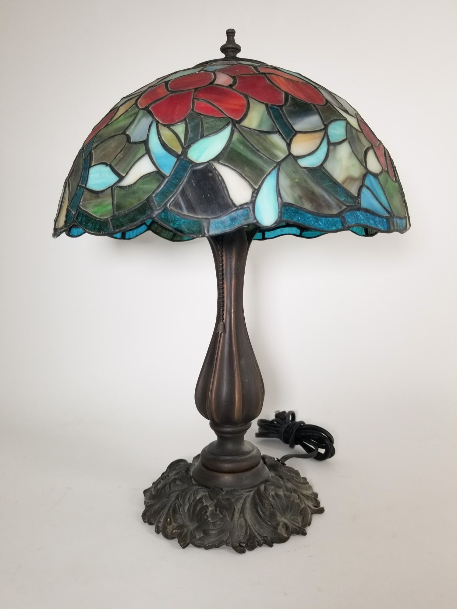 Vintage Tiffany Style Floral Leaded Glass Table Lamp: Vintage Tiffany Style Floral Leaded Glass Table Lamp Size 20" H Literature Brooks Auction – Online Auction Terms & Conditions Contact: (856) 694-2960 | info@brooks.auction READ BEFORE YOU BID: