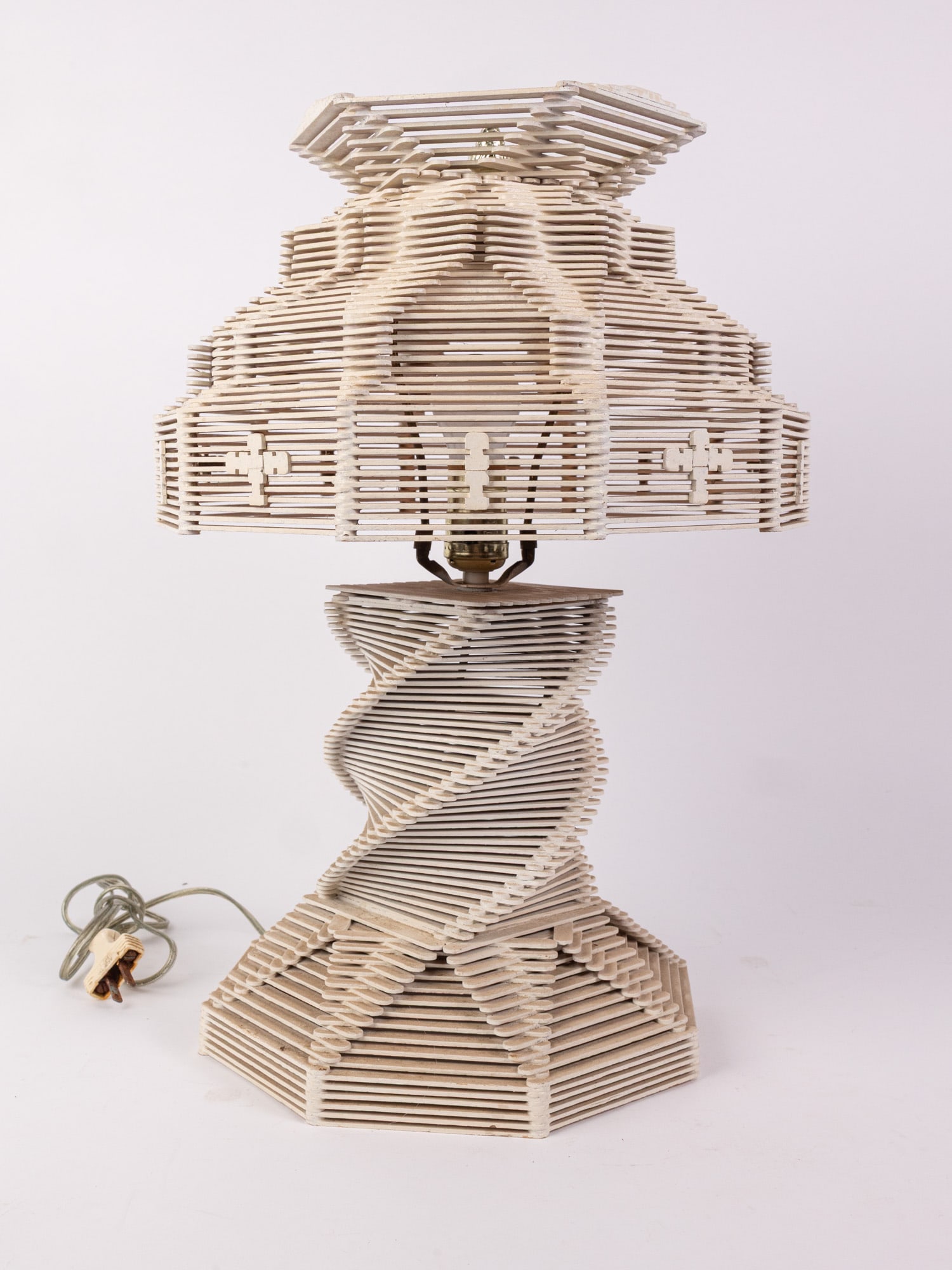 Vintage Folk Tramp Art Popsicle Stick Table Lamp: Vintage Folk Tramp Art Popsicle Stick Table Lamp Size 19" H Literature Brooks Auction – Online Auction Terms & Conditions Contact: (856) 694-2960 | info@brooks.auction READ BEFORE YOU BID: We
