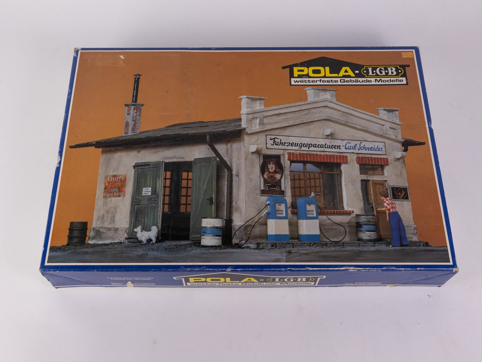 POLA LGB 931 "Service Station with Repair Shop": G-Scale Plastic Model Kit of a classic roadside service station and auto repair shop, missing pieces, set is not complete Size 4" x 16" x 24" Literature Brooks Auction – Online Auction Terms &