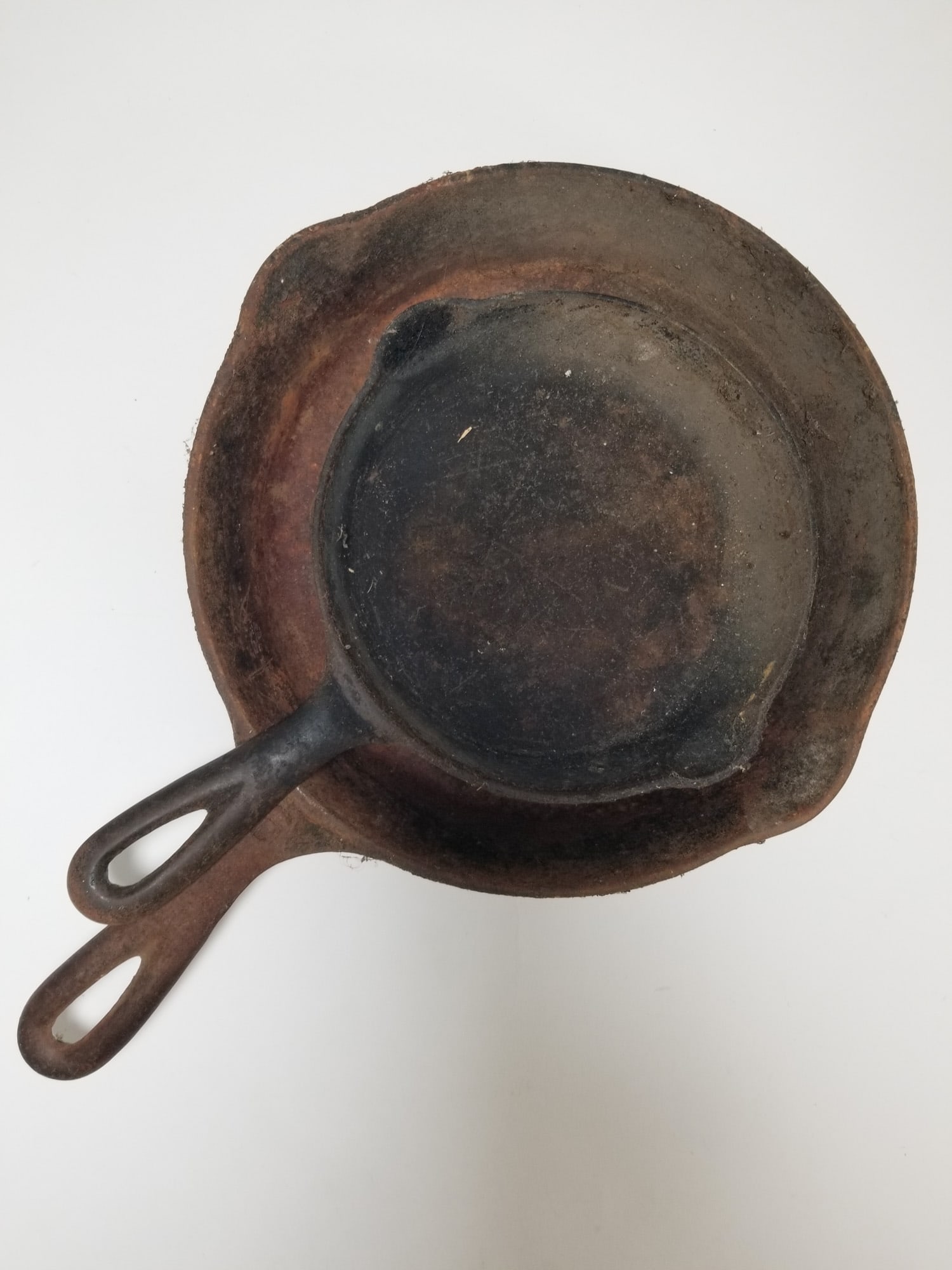 Two Griswold Cast Iron Frying Pans: Two Griswold Cast Iron Frying Pans Size 7" x 12" x 12" Literature Brooks Auction – Online Auction Terms & Conditions Contact: (856) 694-2960 | info@brooks.auction READ BEFORE YOU BID: We