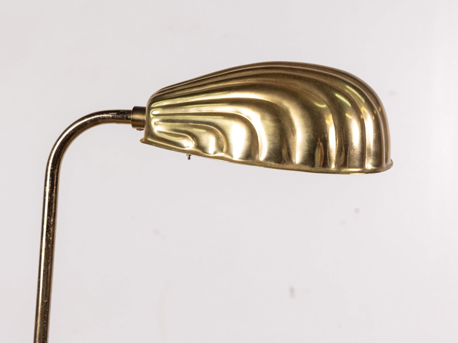 Vintage Mid Century Brass Clamshell Shade Lamp - 3