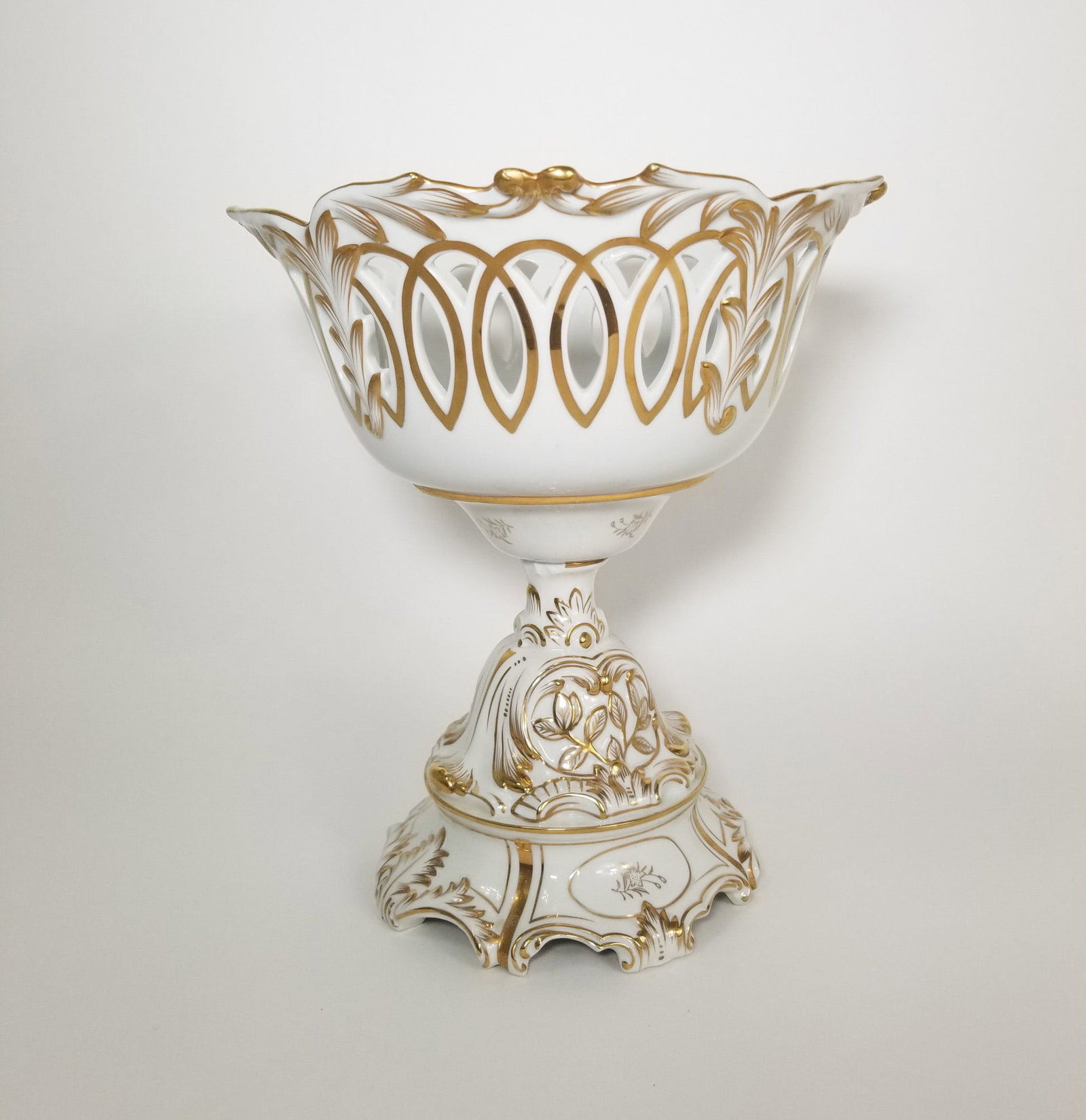 Antique Old Paris French Porcelain Pierced & Gilded Centerpiece Bowl: Antique Old Paris French Porcelain Pierced & Gilded Centerpiece Bowl Size 12" H Literature Brooks Auction – Online Auction Terms & Conditions Contact: (856) 694-2960 | info@brooks.auction READ