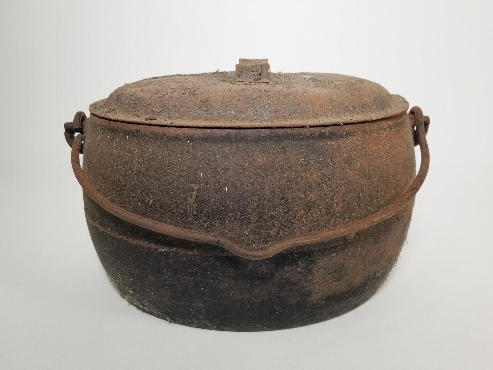 Cast Iron Cooking Pot with Lid: Cast Iron Cooking Pot with Lid Size 8" x 10" x 13" Literature Brooks Auction – Online Auction Terms & Conditions Contact: (856) 694-2960 | info@brooks.auction READ BEFORE YOU BID: We wan