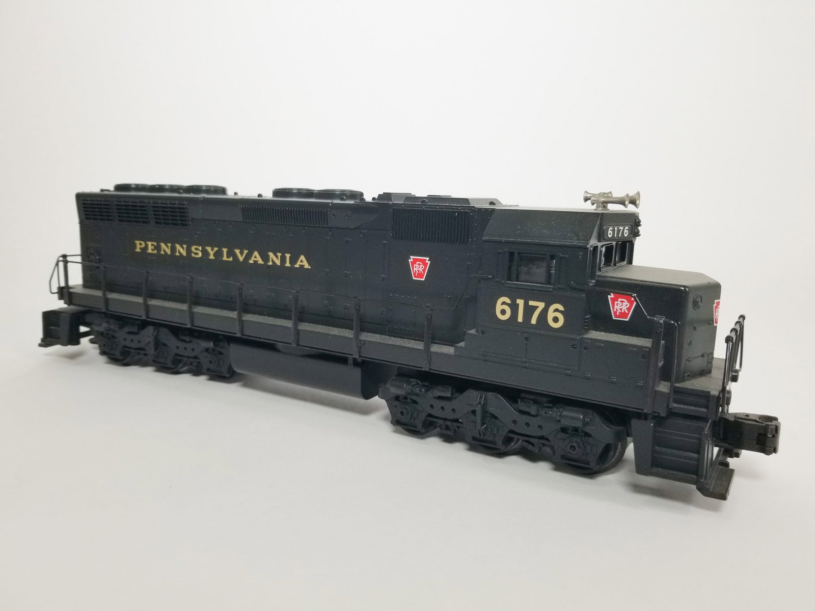 MTH RailKing Pennsylvania 6176 SD-45 Diesel Engine (1 of 2)