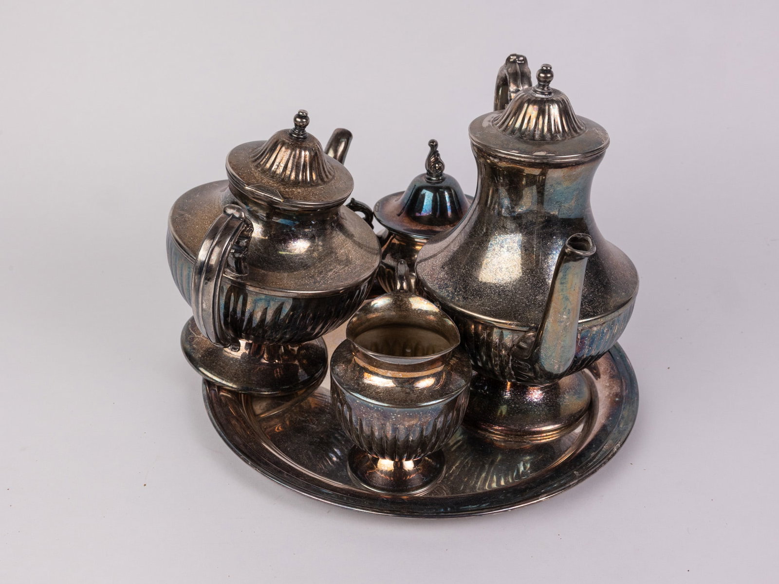 Silver Plated Serving Ware Set: Silver Plated Serving Ware Set Size 7" x 12" x 12" Literature Brooks Auction – Online Auction Terms & Conditions Contact: (856) 694-2960 | info@brooks.auction READ BEFORE YOU BID: We want you