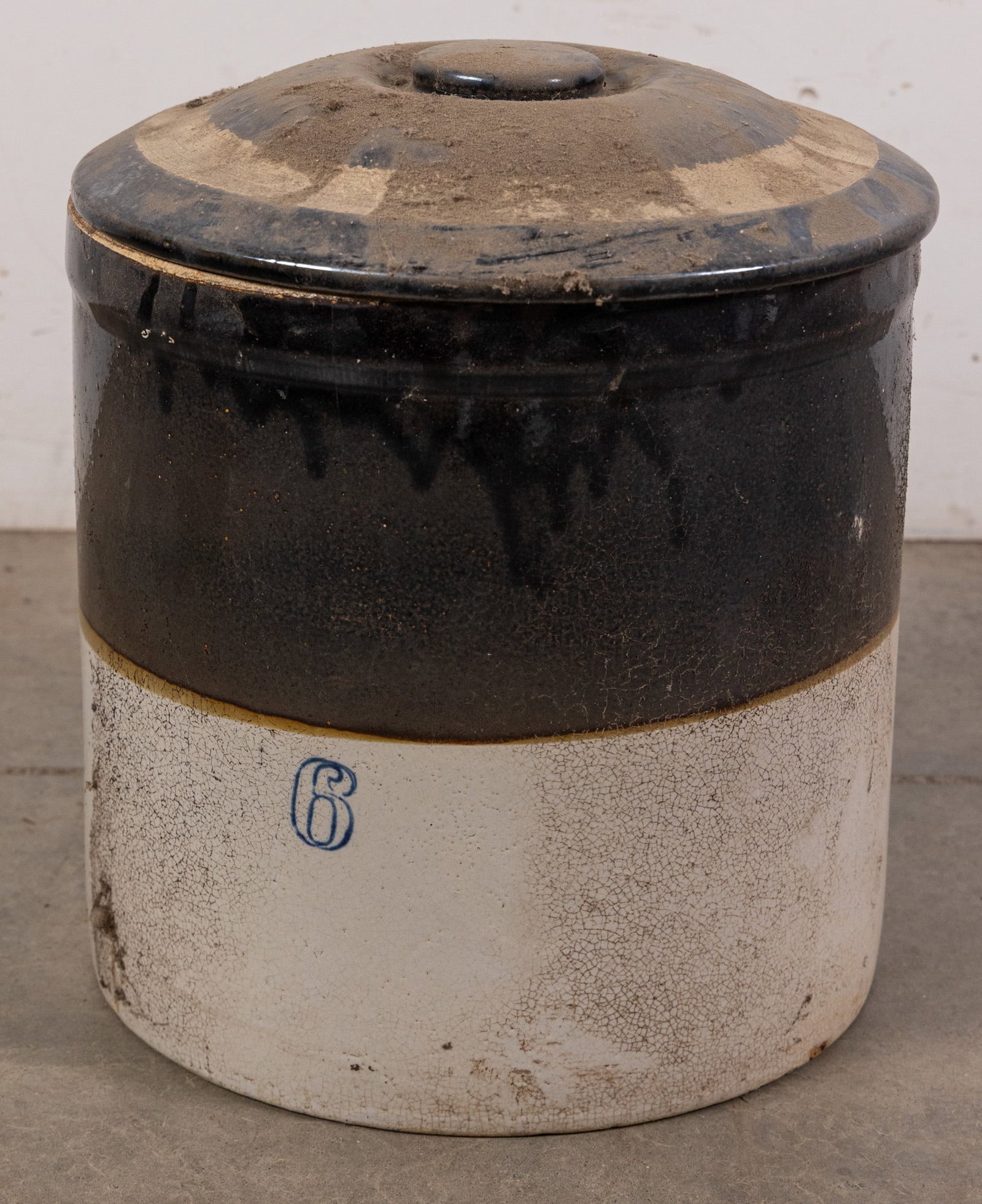 Large Stoneware Crock with Lid (1 of 3)