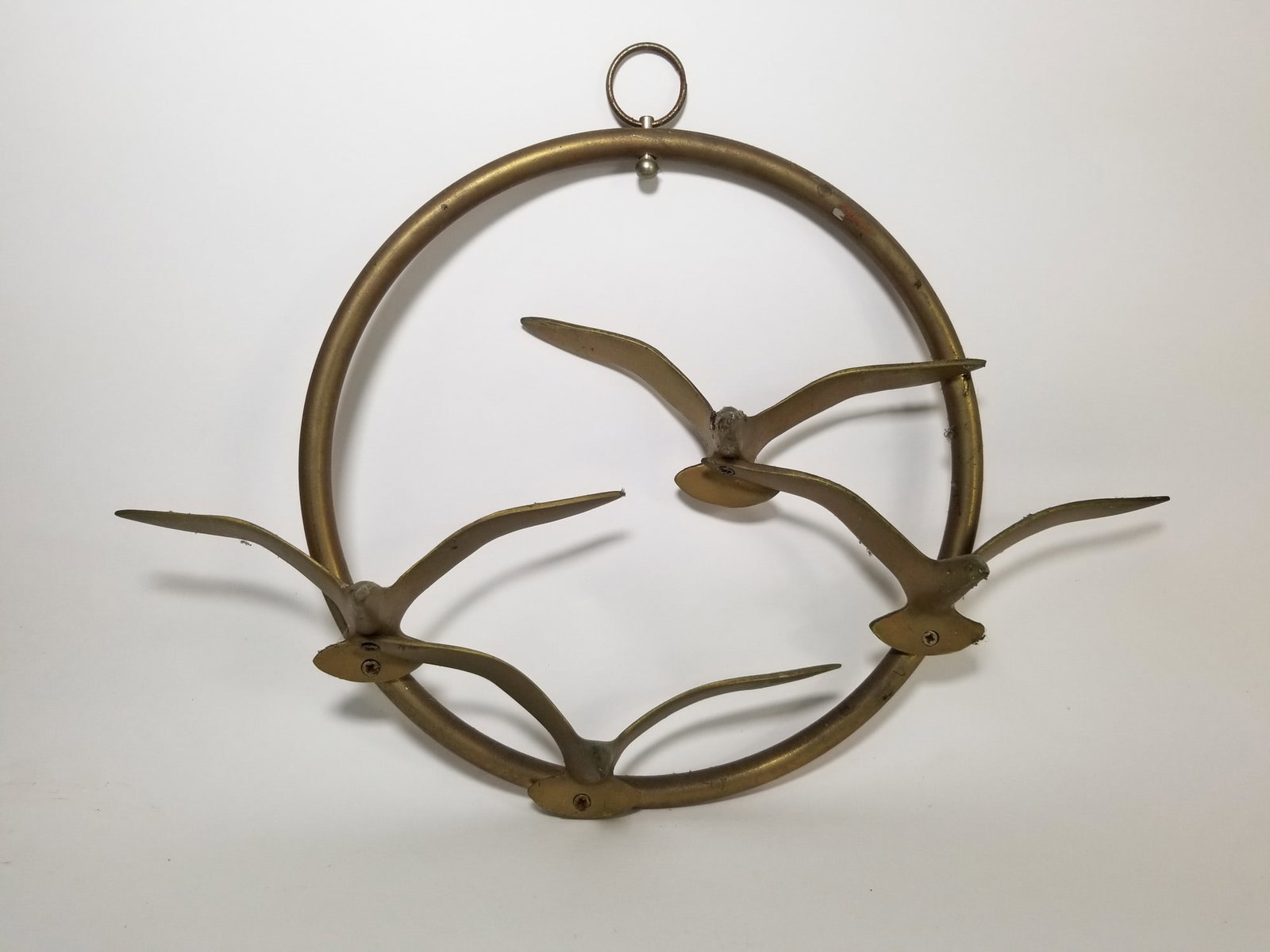 Vintage Brass Shorebird Hanging Decor: Vintage Brass Shorebird Hanging Decor Size 12" diameter Literature Brooks Auction – Online Auction Terms & Conditions Contact: (856) 694-2960 | info@brooks.auction READ BEFORE YOU BID: We want