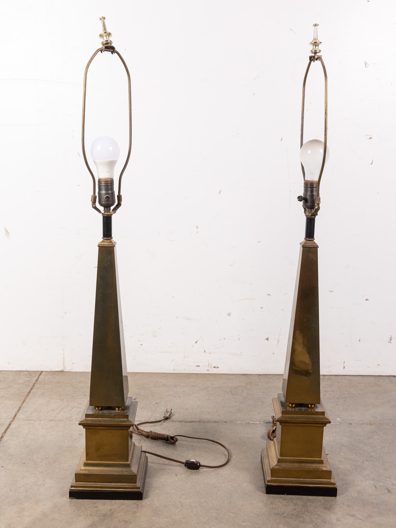 Pair of Vintage Brass Obelisk Form Table Lamps: Pair of Vintage Brass Obelisk Form Table Lamps Literature Brooks Auction – Online Auction Terms & Conditions Contact: (856) 694-2960 | info@brooks.auction READ BEFORE YOU BID: We want you to